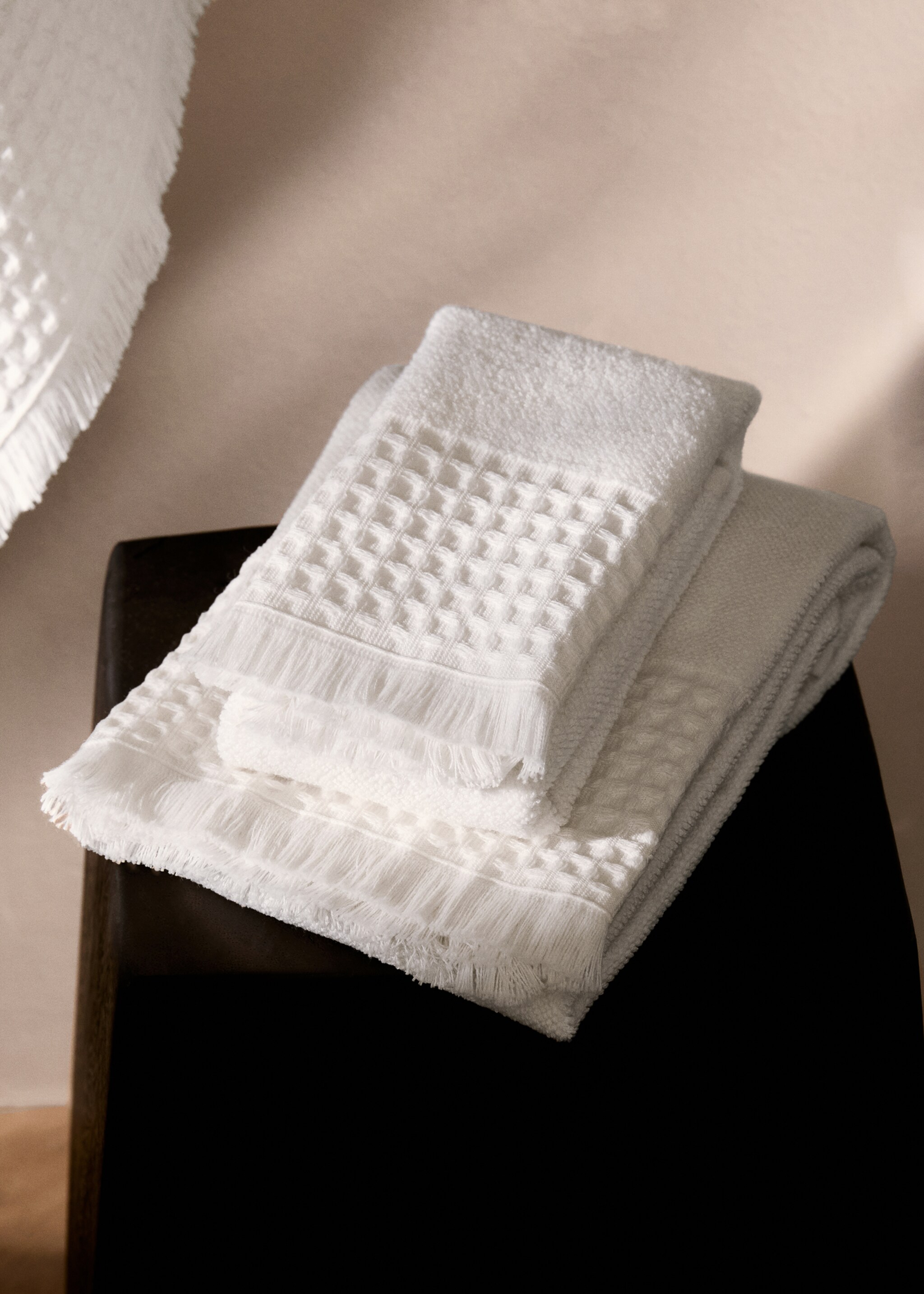 Toalla lavabo cenefa waffle fleco - Plano general, Blanco roto. Ref: 87033303-00.