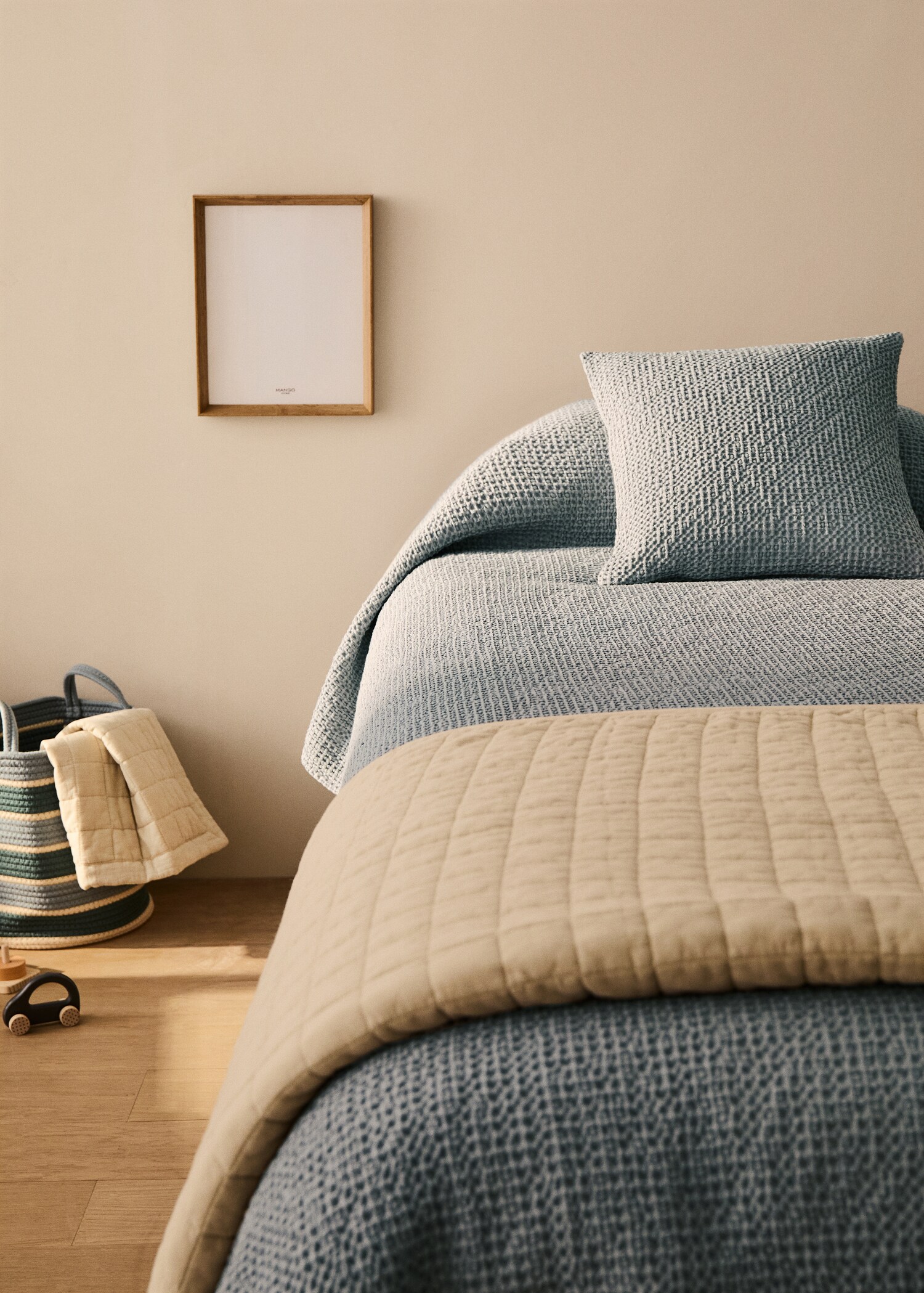 Waffle-cotton garment-dyed bedspread for cot - General plane
