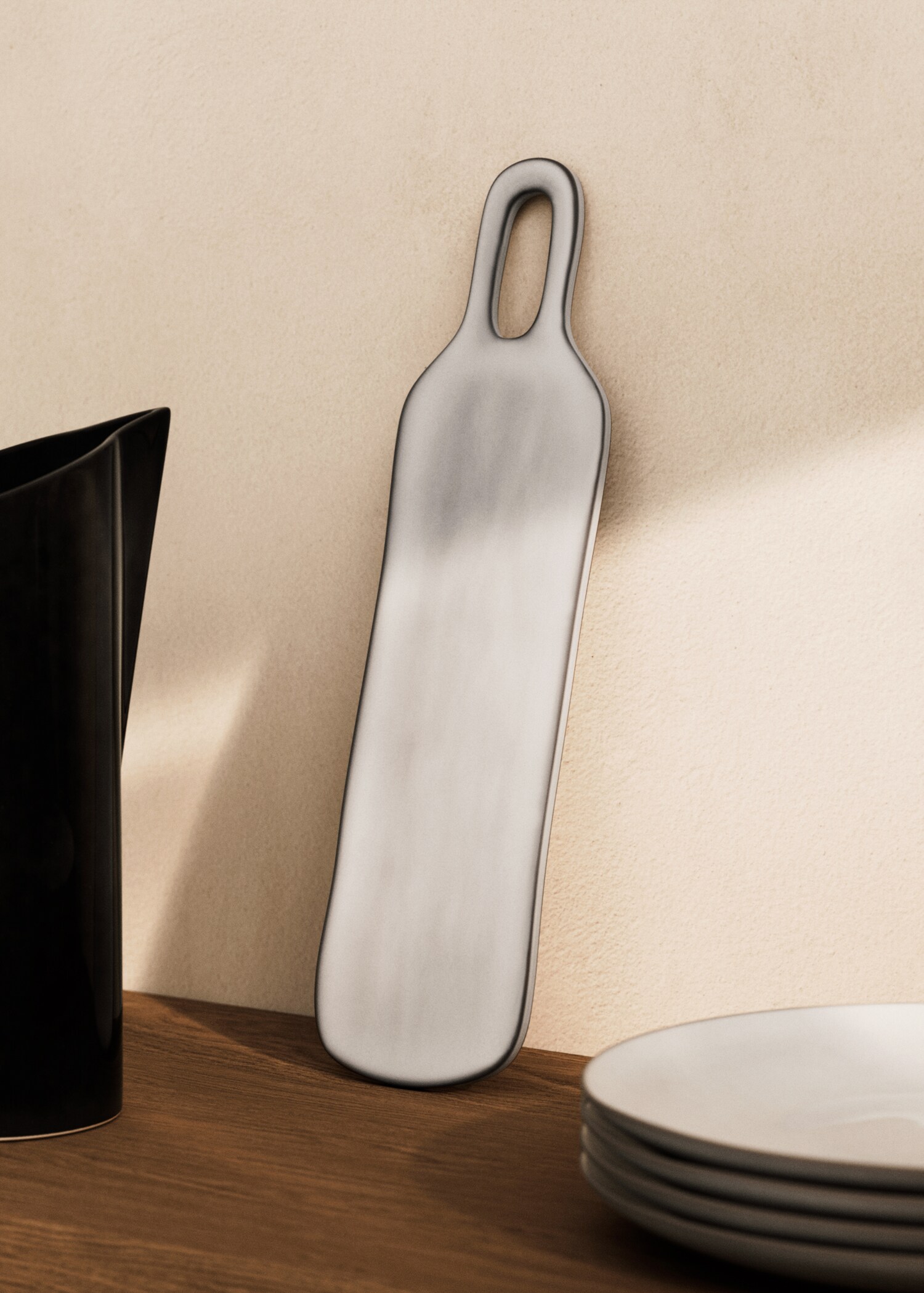 Platou dreptunghiular din ceramică cu margine contrastantă - Plan general