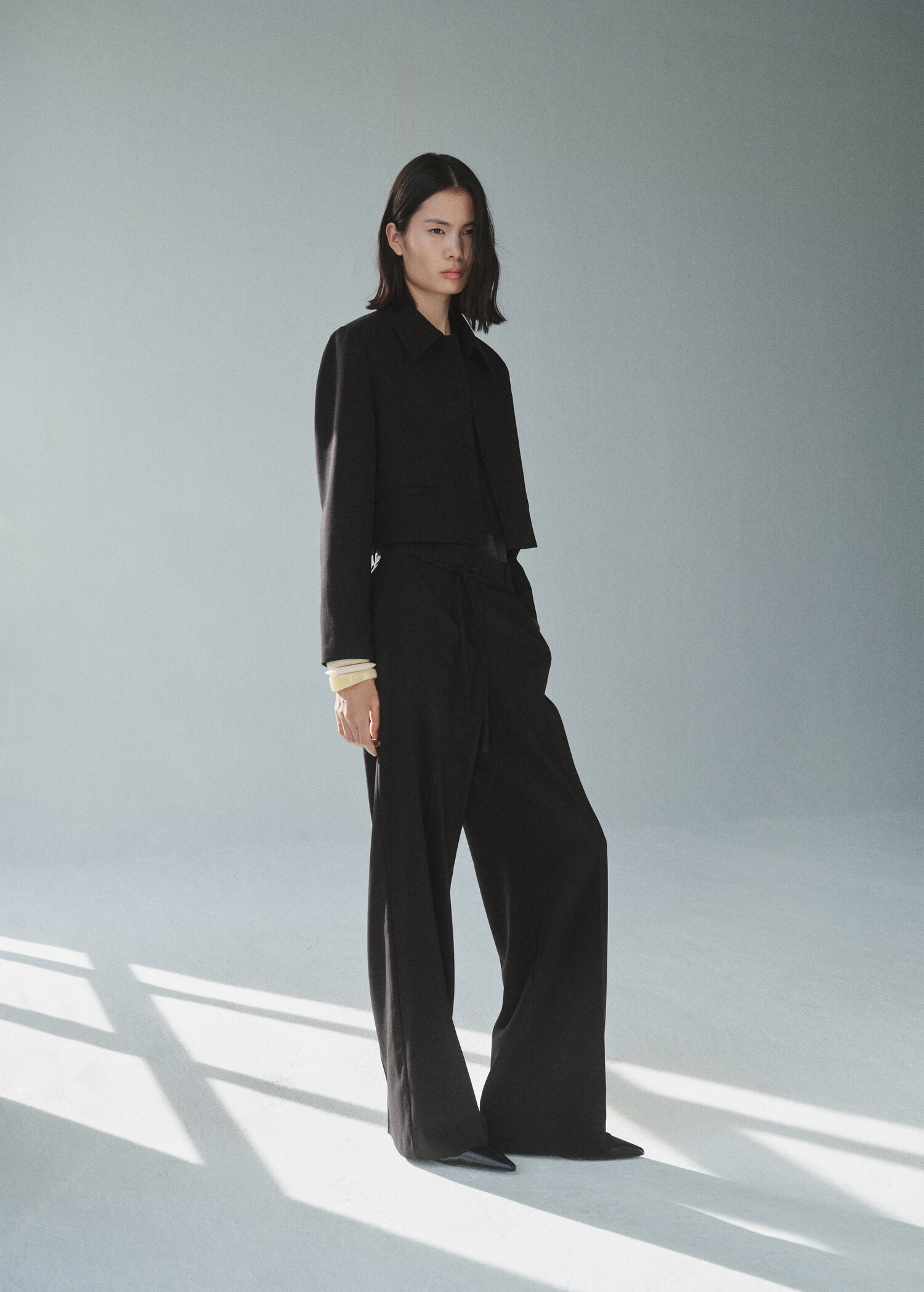 Straight suit trousers with bow - General plane