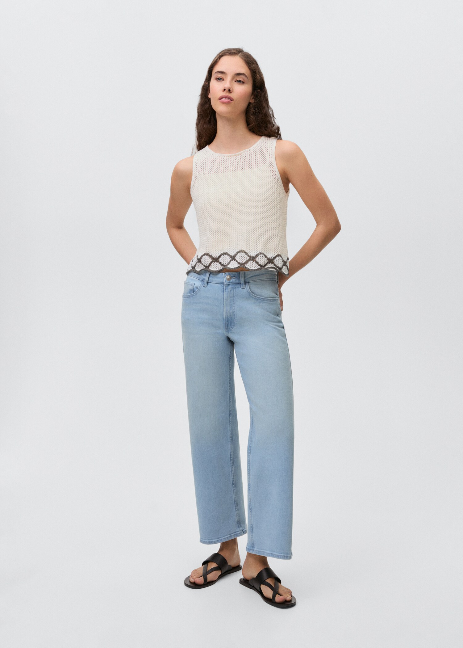 Top din tricot cu detalii contrastante - Plan general