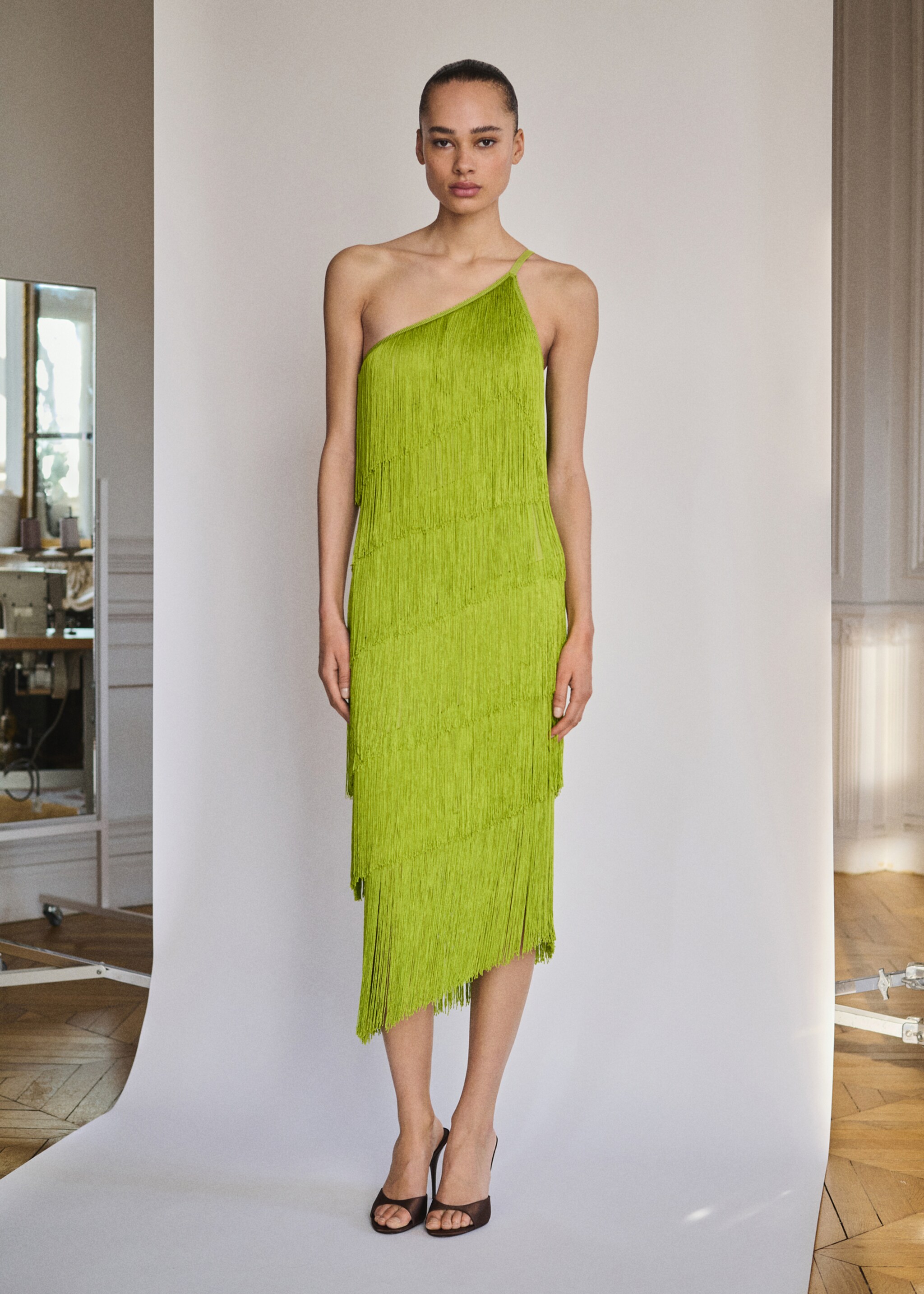 Asymmetrisches Midikleid mit Fransen - Allgemeine Ansicht