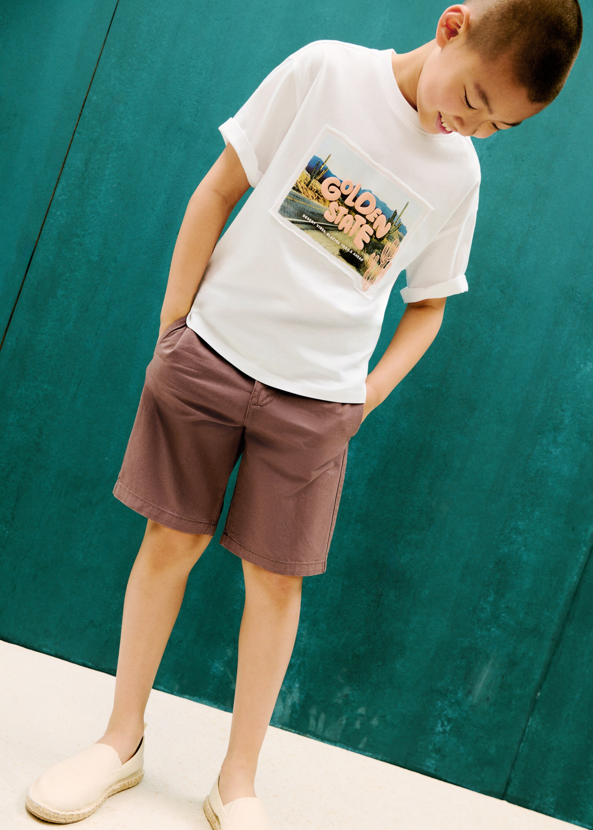 Elastic waist Bermuda shorts - General plane