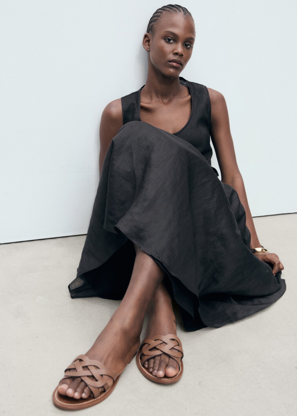 Leather sandals with intertwined strap - image 4