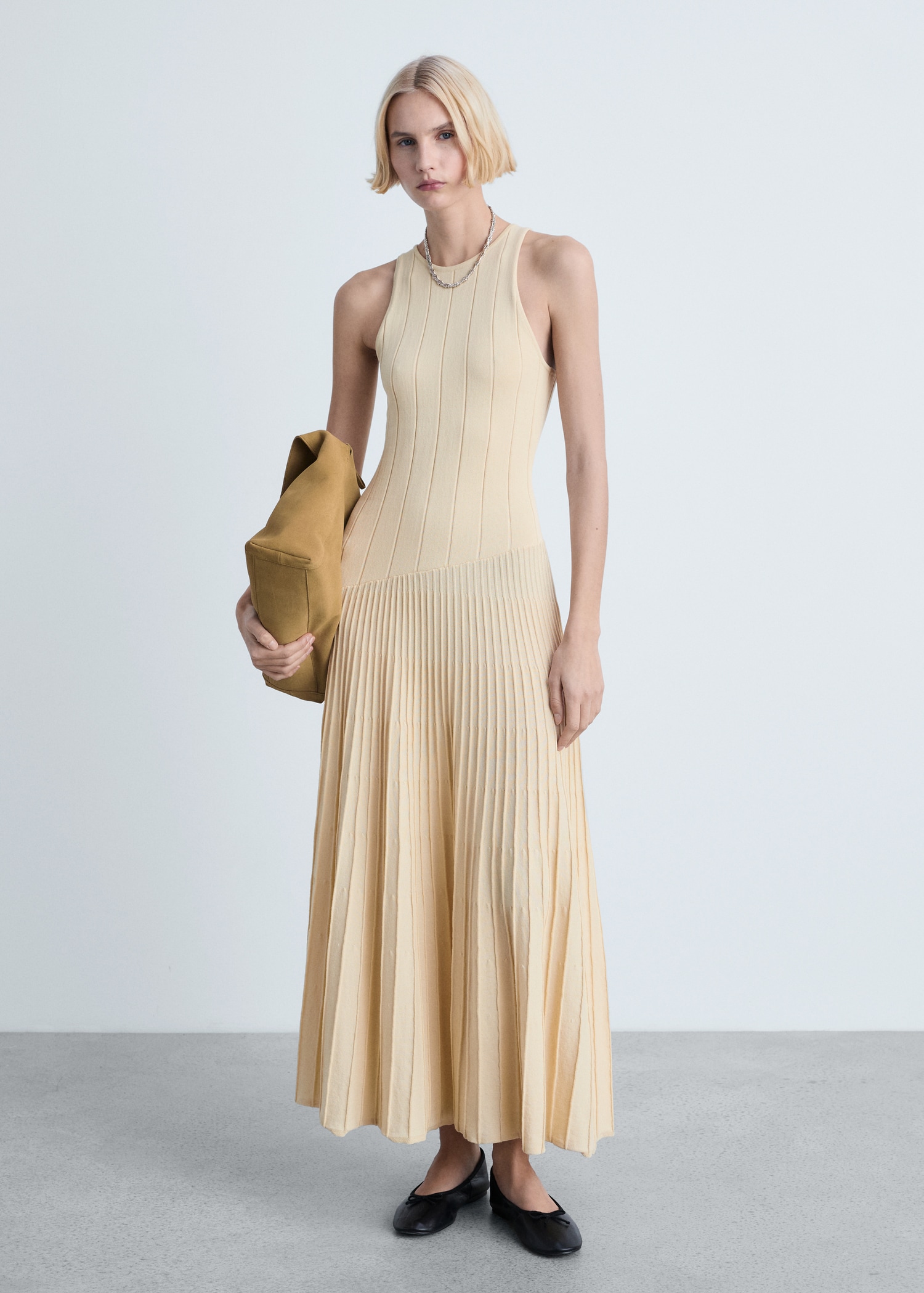 Pleated knitted dress - General plane
