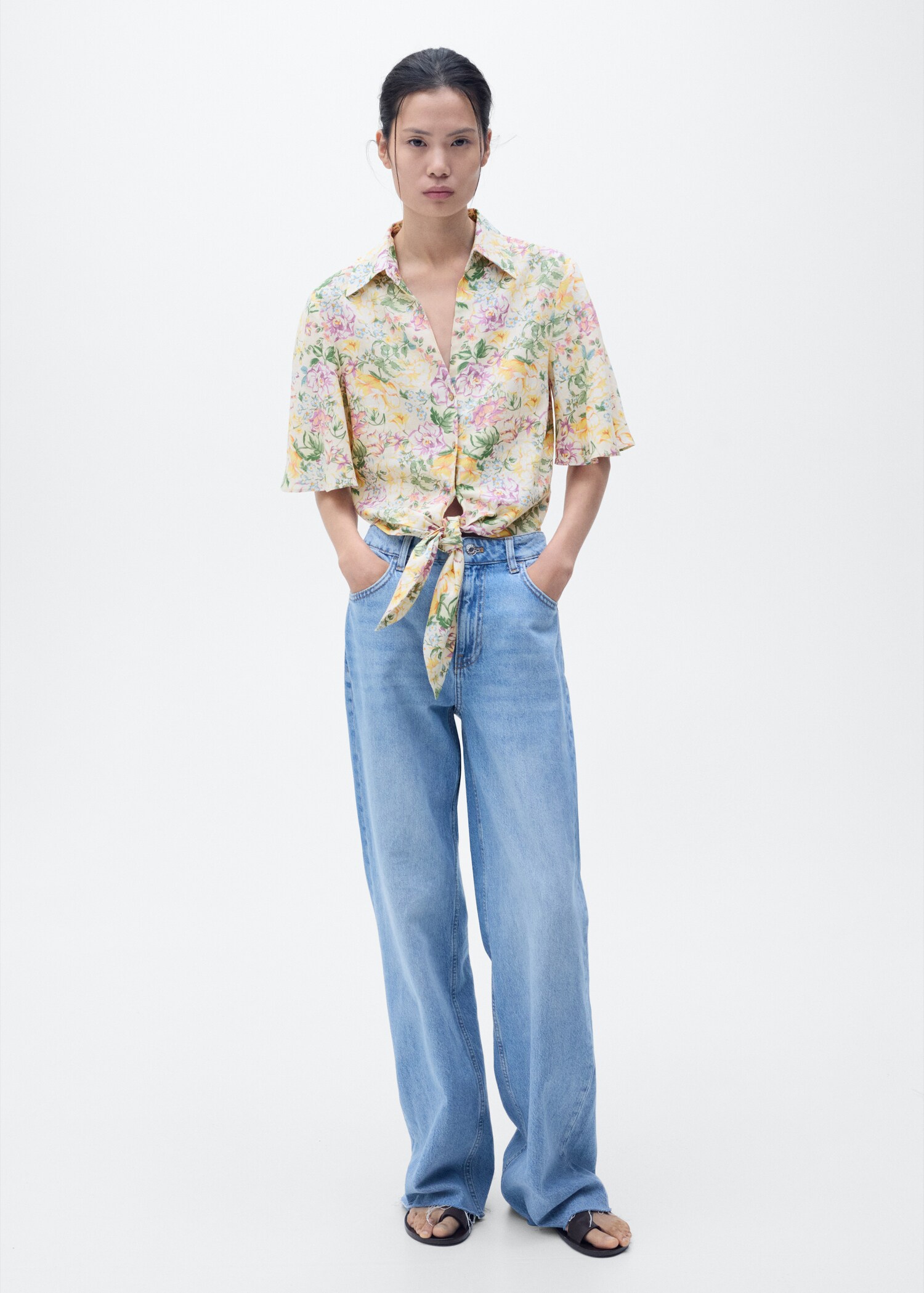 Gebloemde linnen blouse met knoop - Overzichtstekening