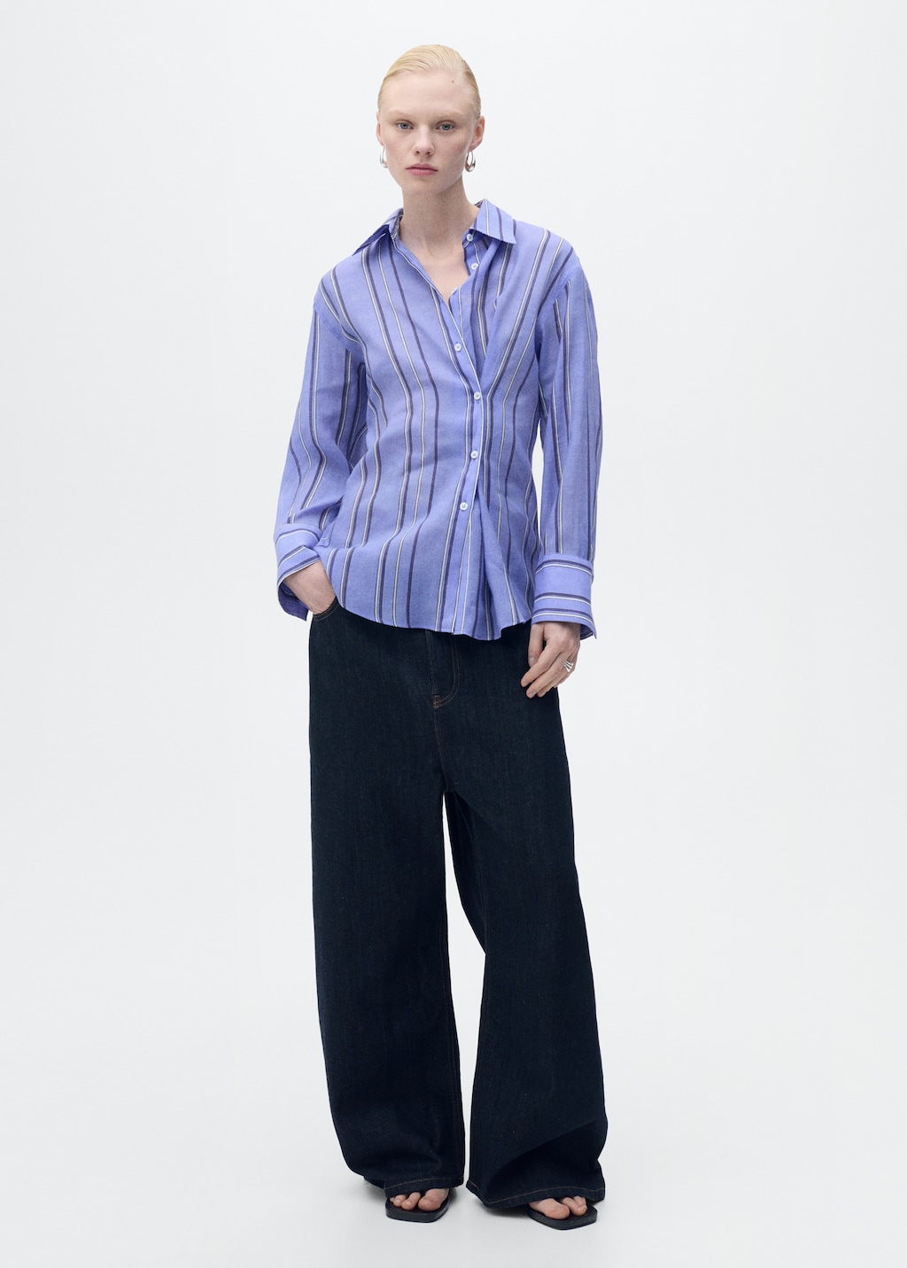 トップス CRAZY STRIPE SWITCHING BOW COLLAR SHIRT Striped shirt with multi-position closure - Women | MANGO USA