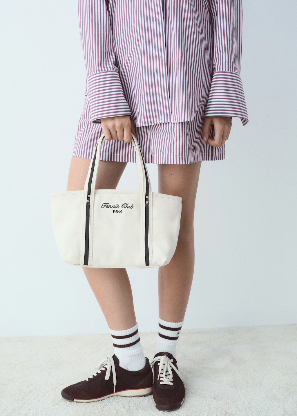 Bolso shopper pequeño mensaje bordado