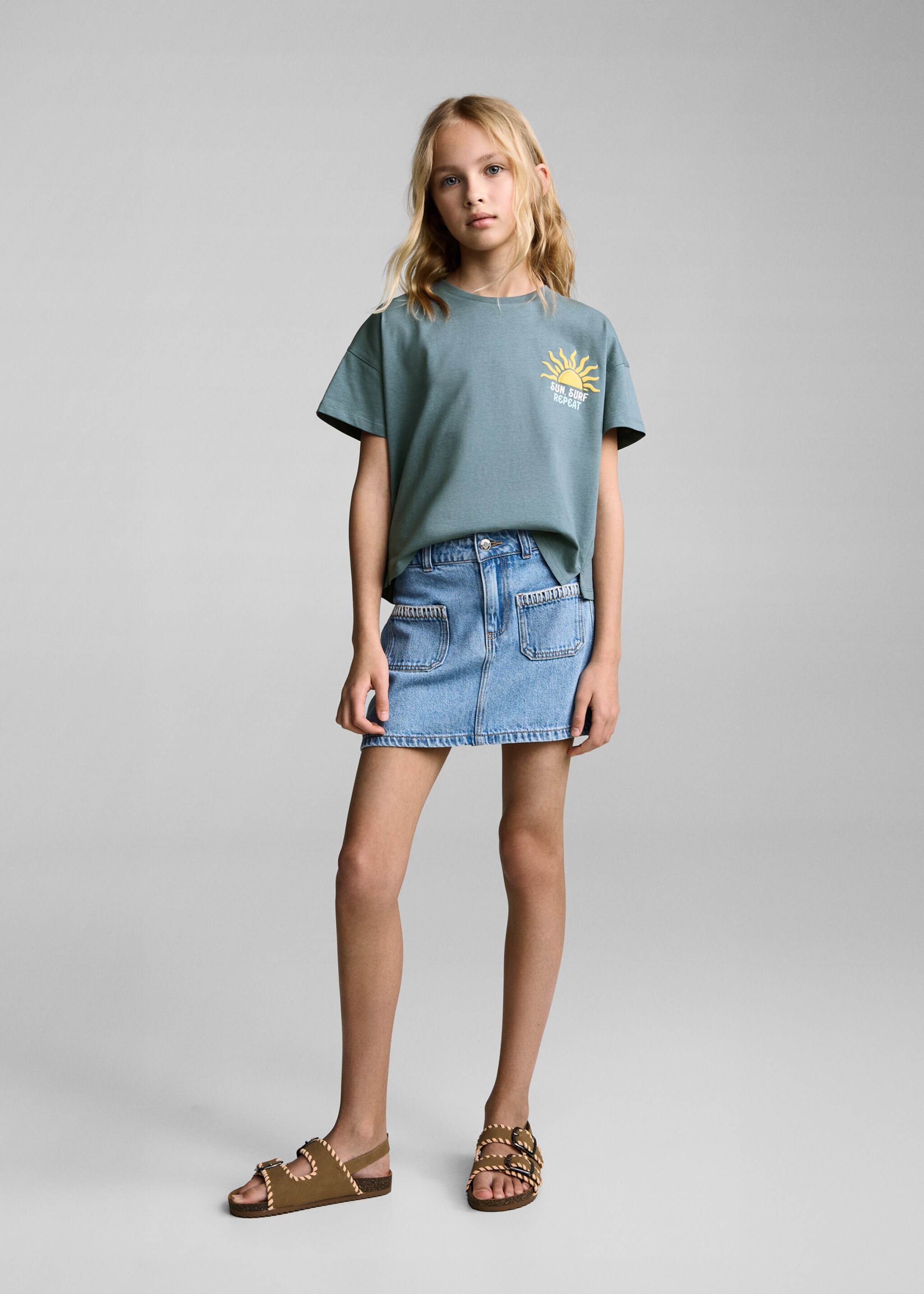 T-Shirt mit Reliefmuster - Allgemeine Ansicht