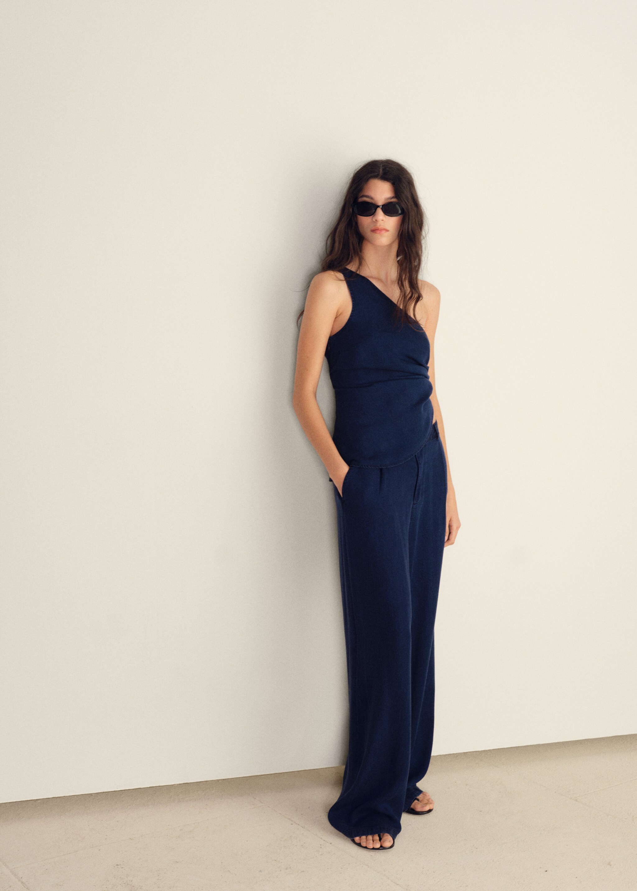 Wide-leg lyocell trousers with pleats - General plane