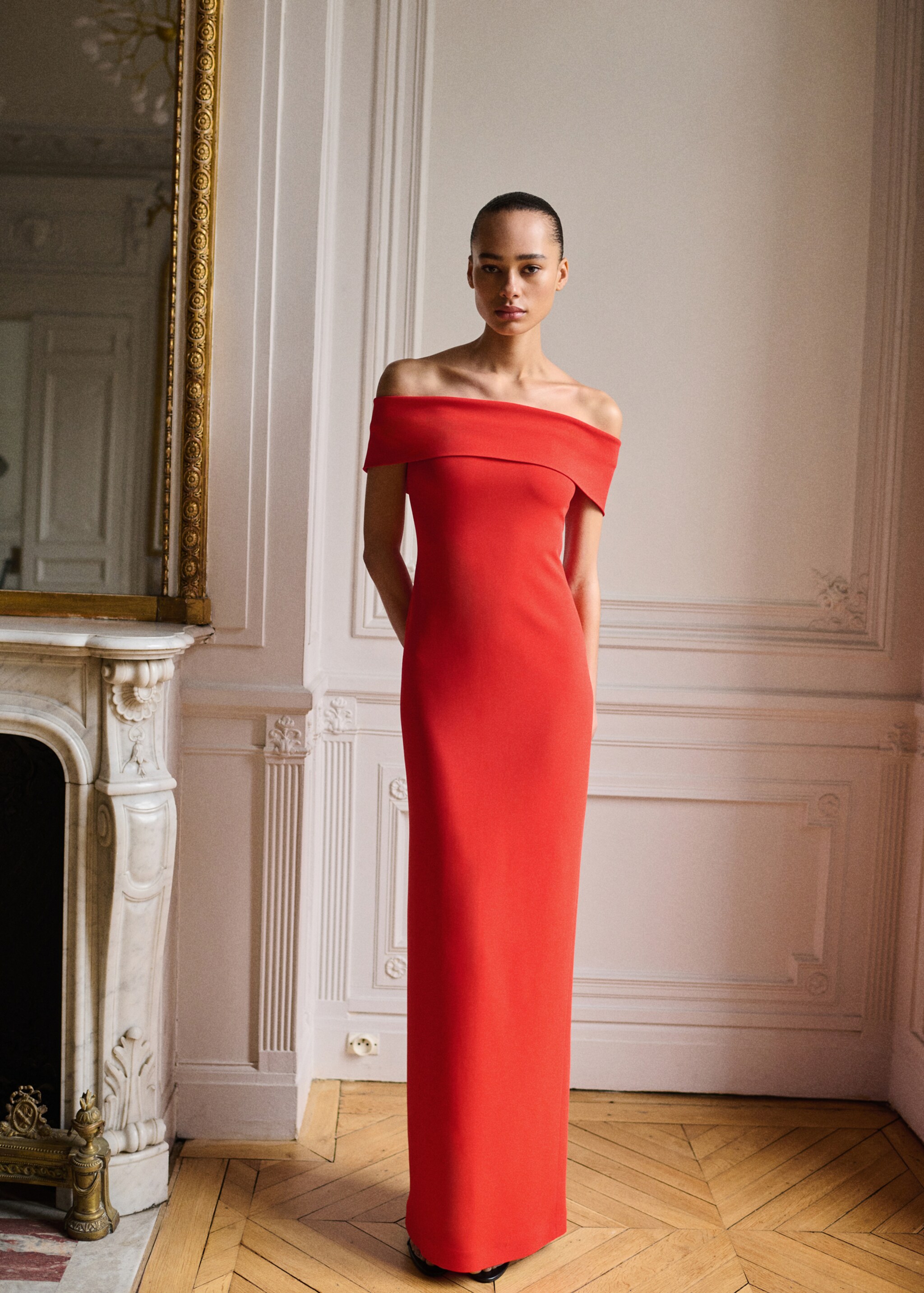 Off-the-shoulder dress with slit detail - General plane