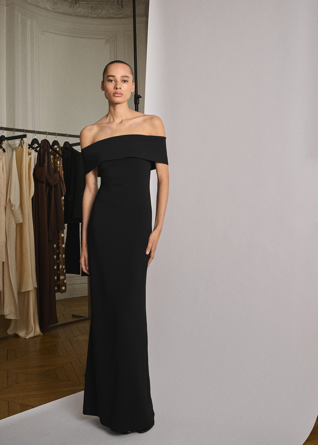 Off-the-shoulder dress with slit detail