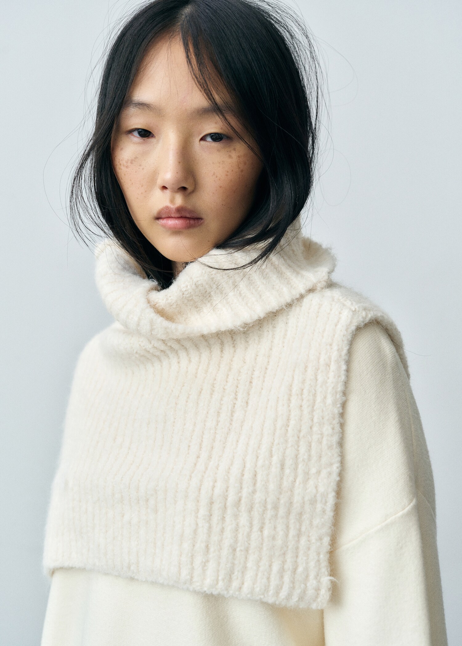 Crop turtleneck shawl - General plane