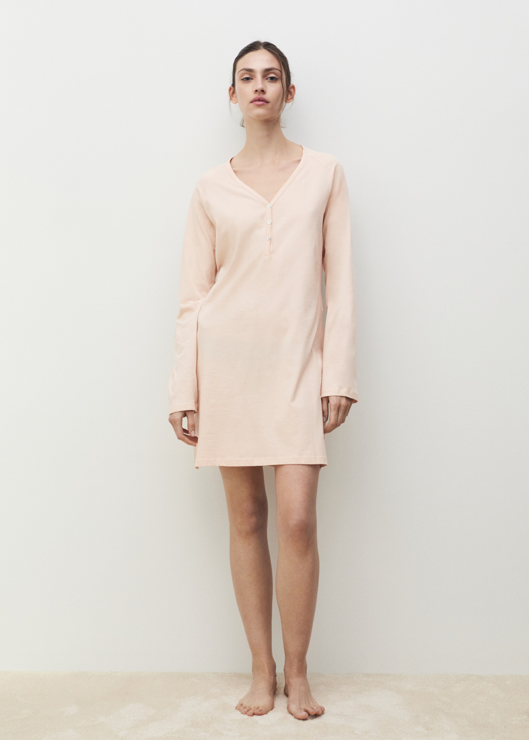 Cotton V-neck nightgown - General plane
