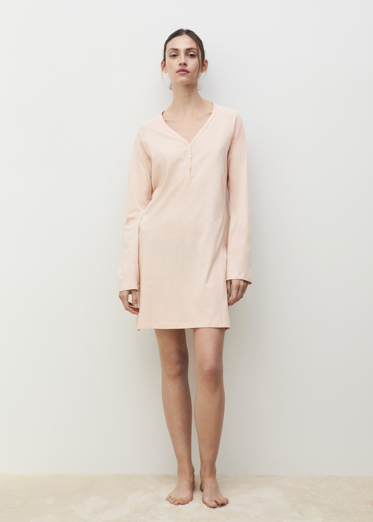 Cotton V-neck nightgown - General plane