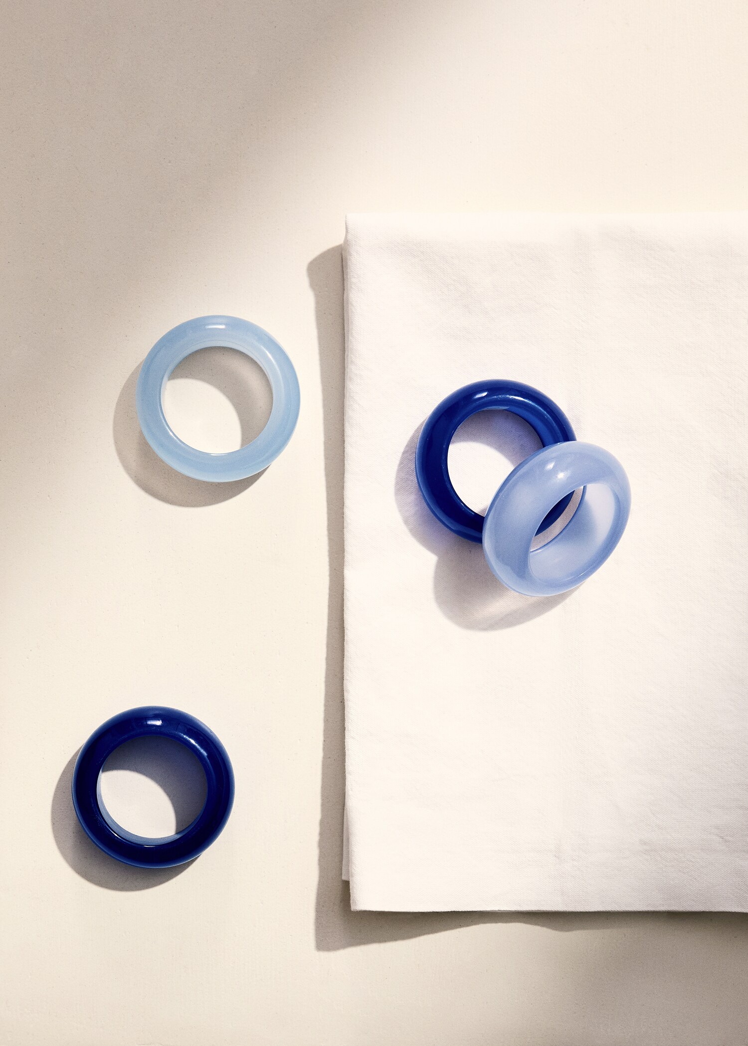 Resin napkin rings - General plane