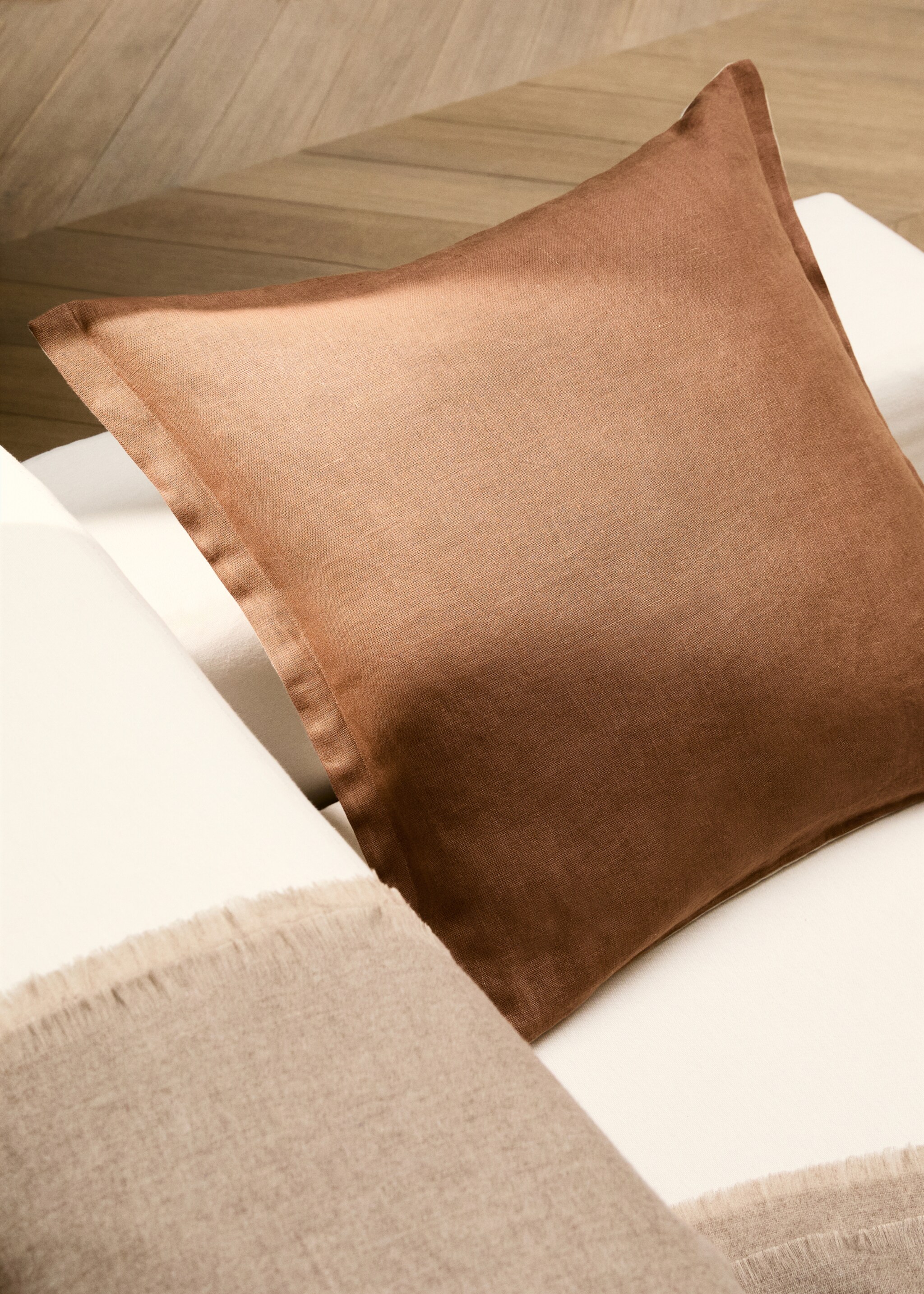 Cushion case lauro - General plane