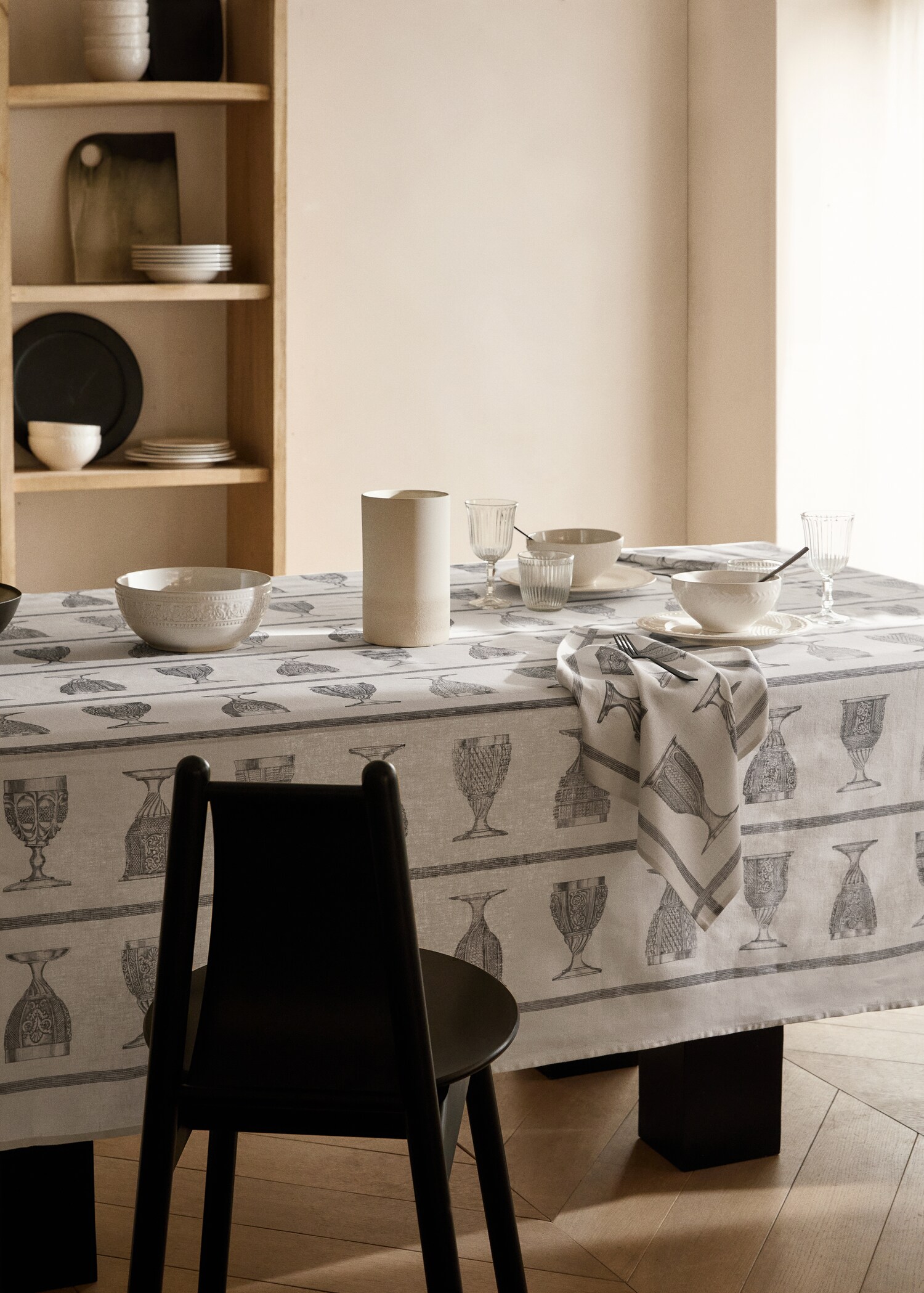 Linen-cotton tablecloth with glass print for 6 to 8 diners - General plane