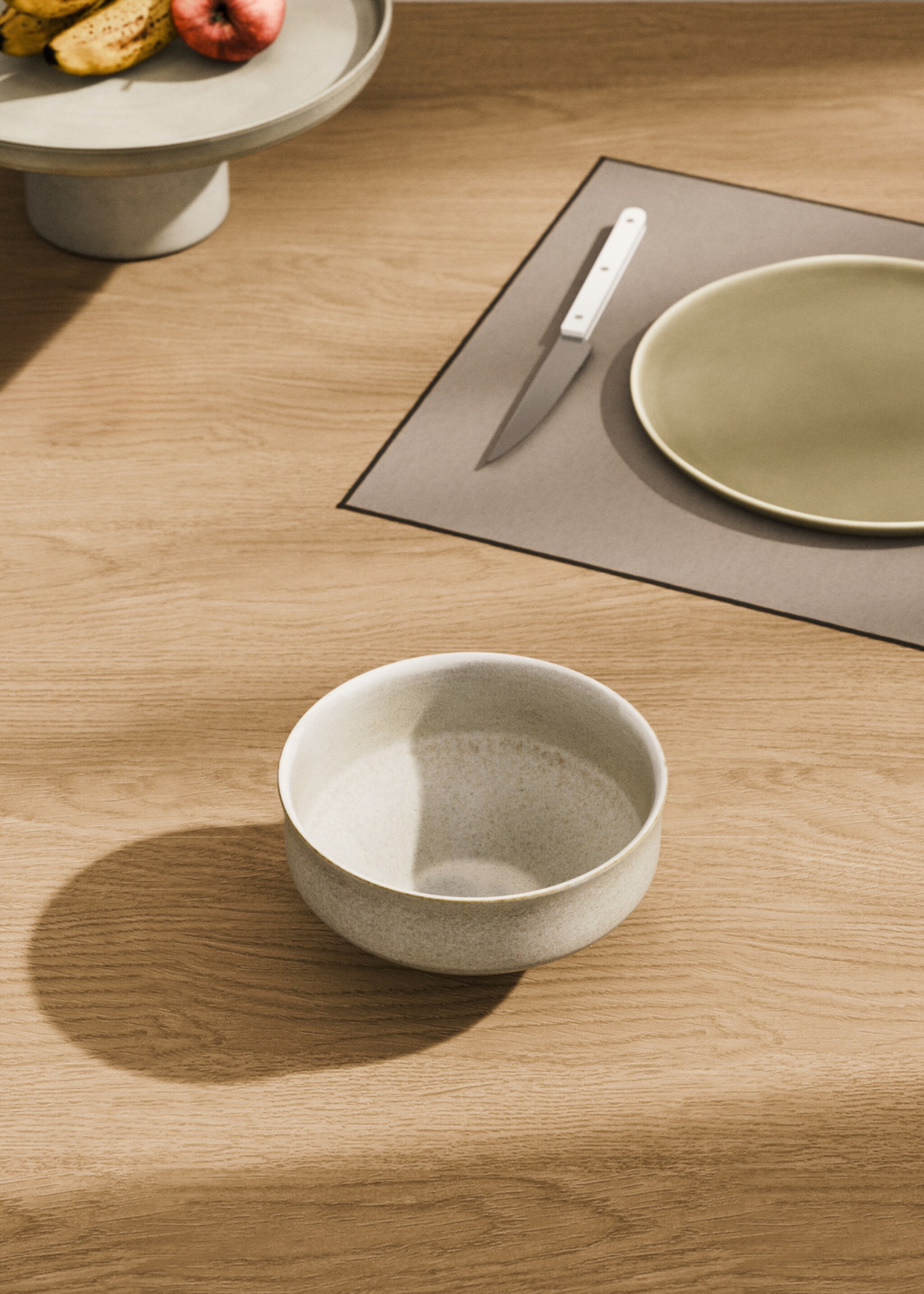 Medium terracotta bowl - General plane