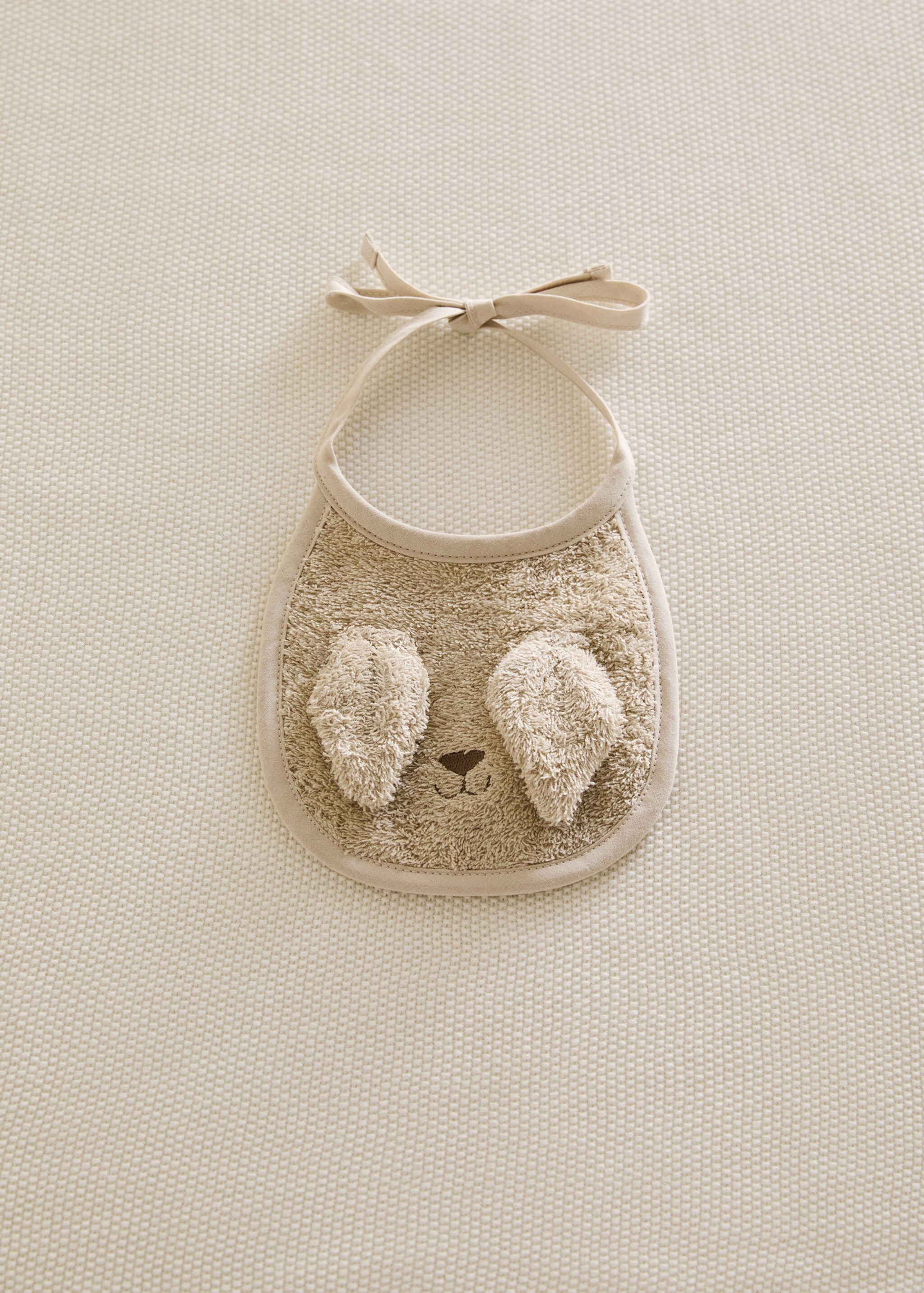 Children's bib with ears - General plane