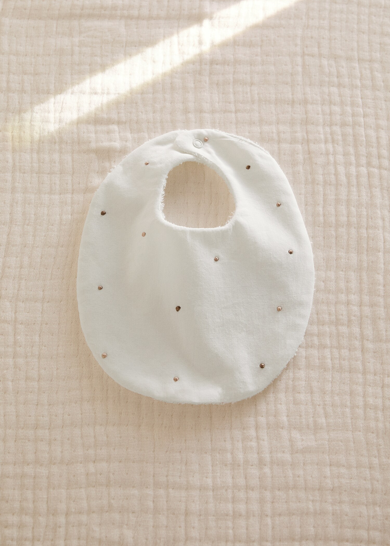 Frottee-Lätzchen mit aufgestickten Polka-Dots - Allgemeine Ansicht