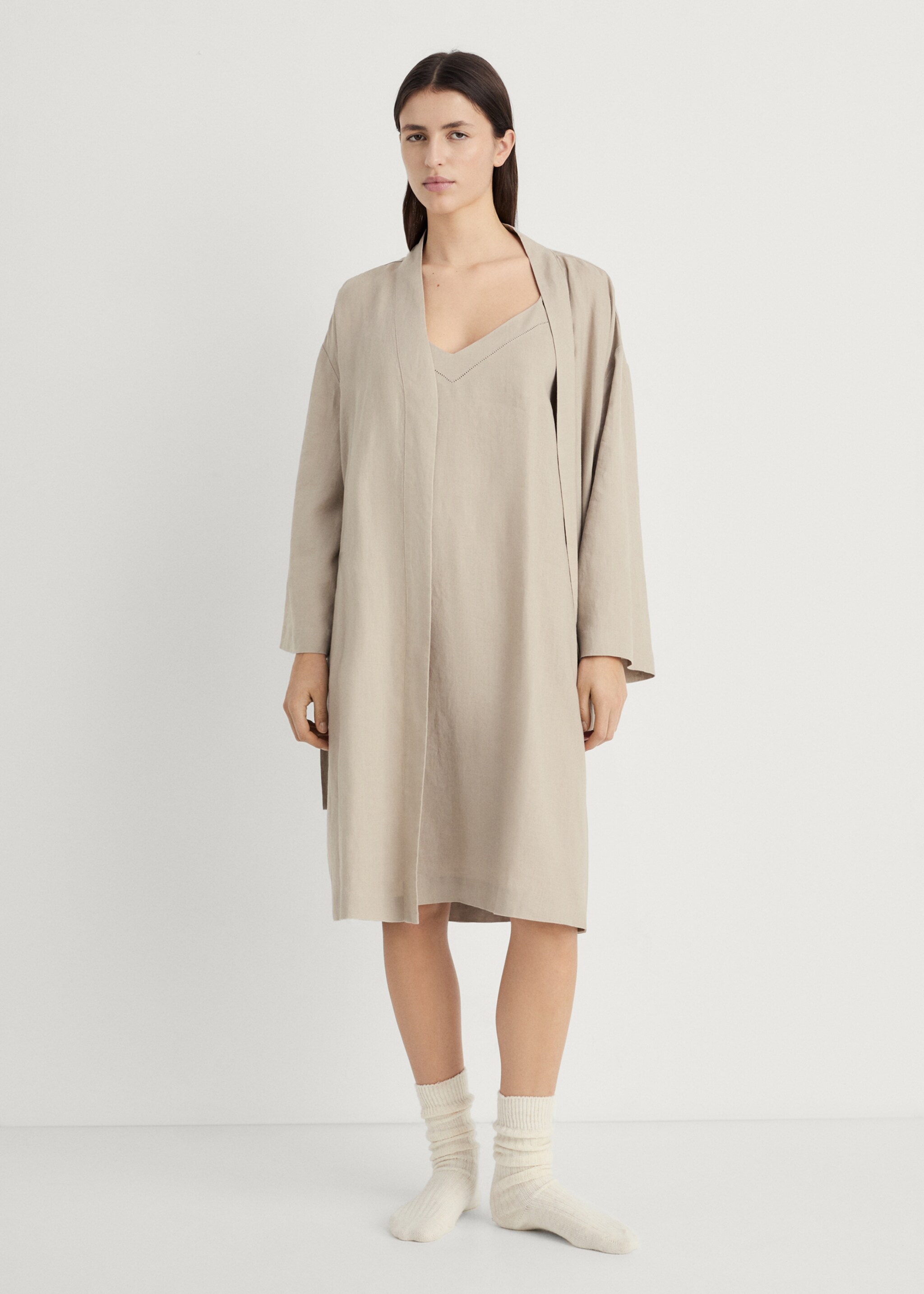 Linen nightgown - General plane