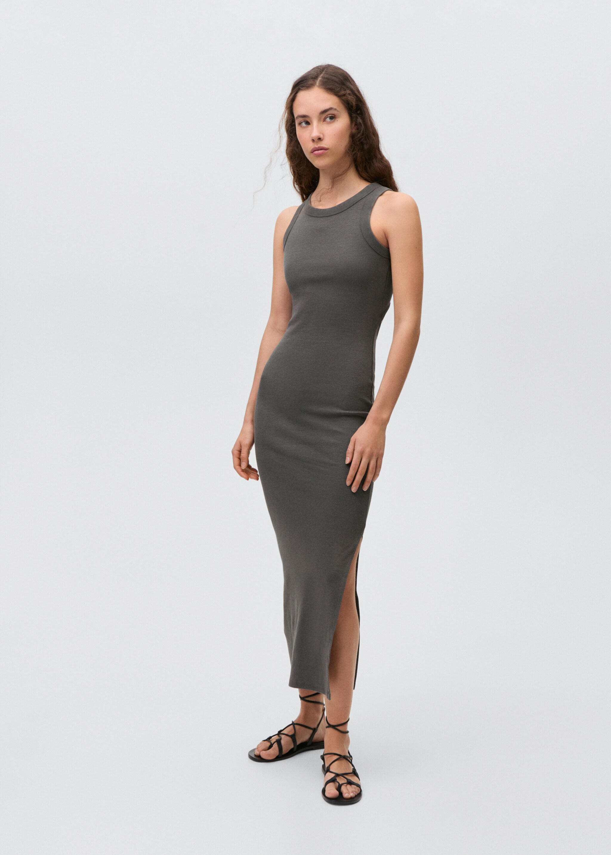 Langes Kleid mit Rückenschlitz - Allgemeine Ansicht