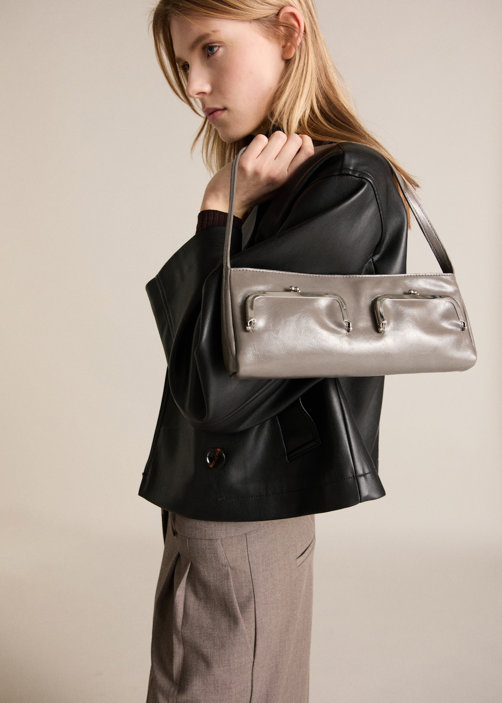 OVAL SHOULDER BAG - Black | ZARA United States