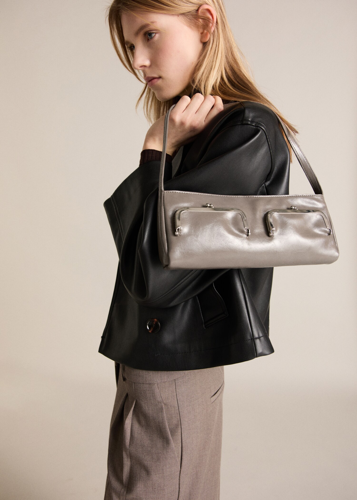 Sac porté épaule poches pochette - Plan général