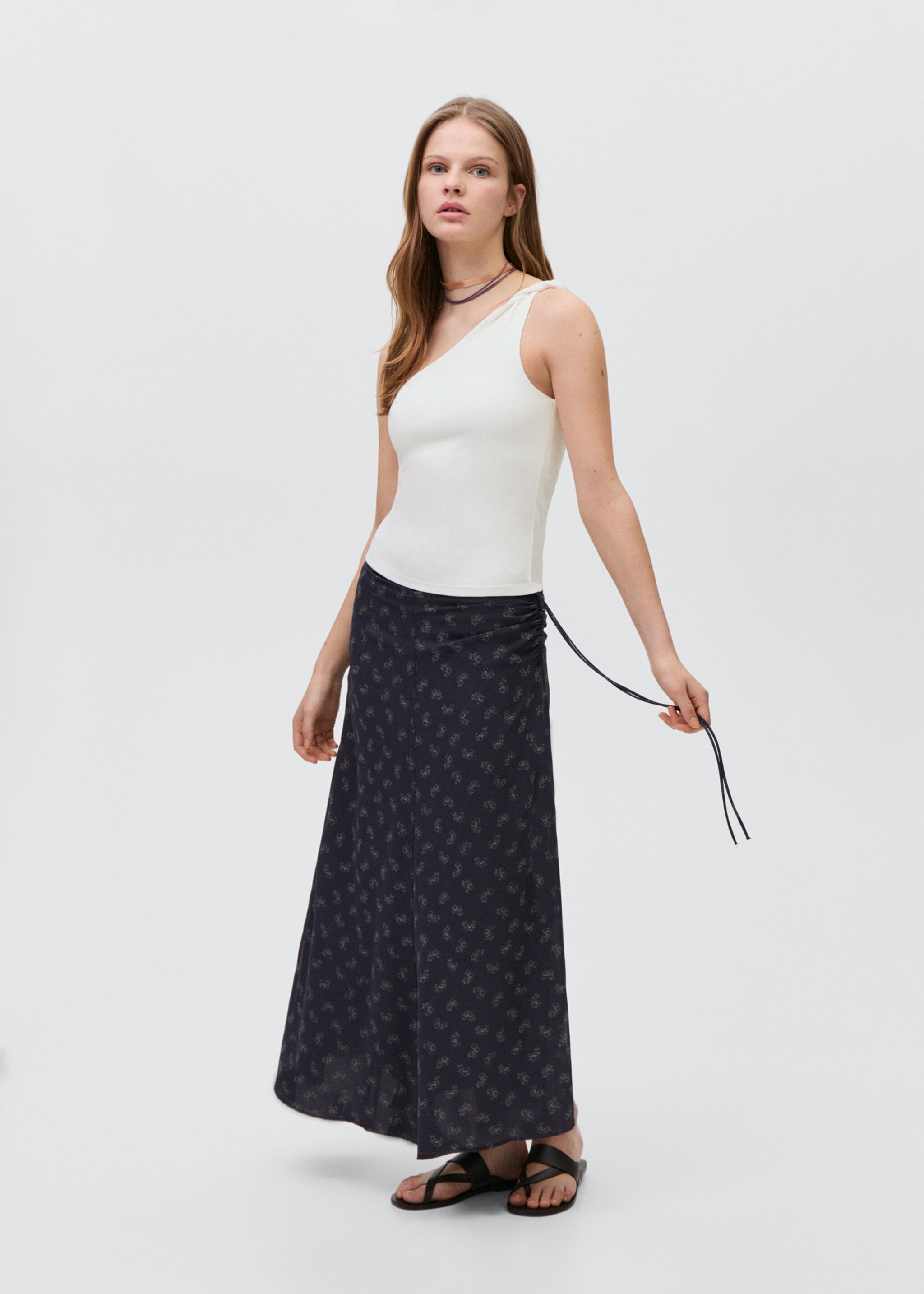 Asymmetrical cotton top - General plane
