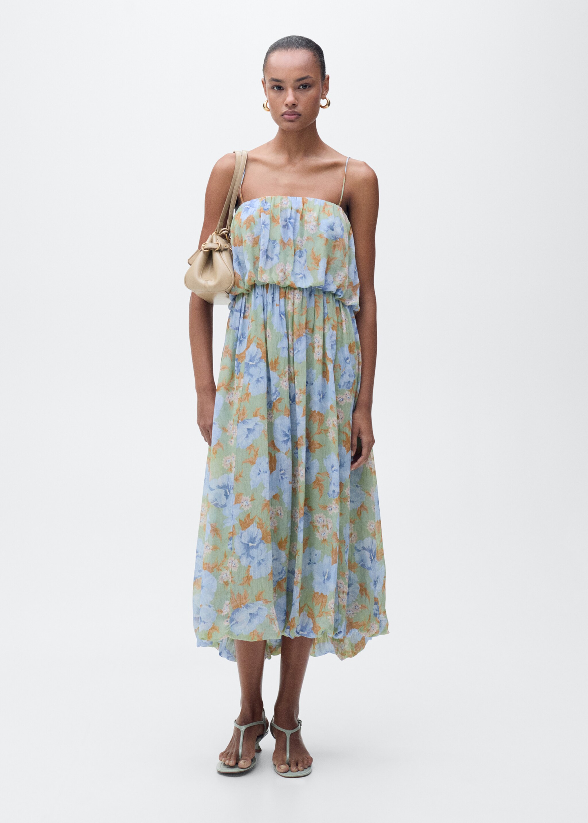 Geblümtes Kleid mit geraffter Taille - Allgemeine Ansicht