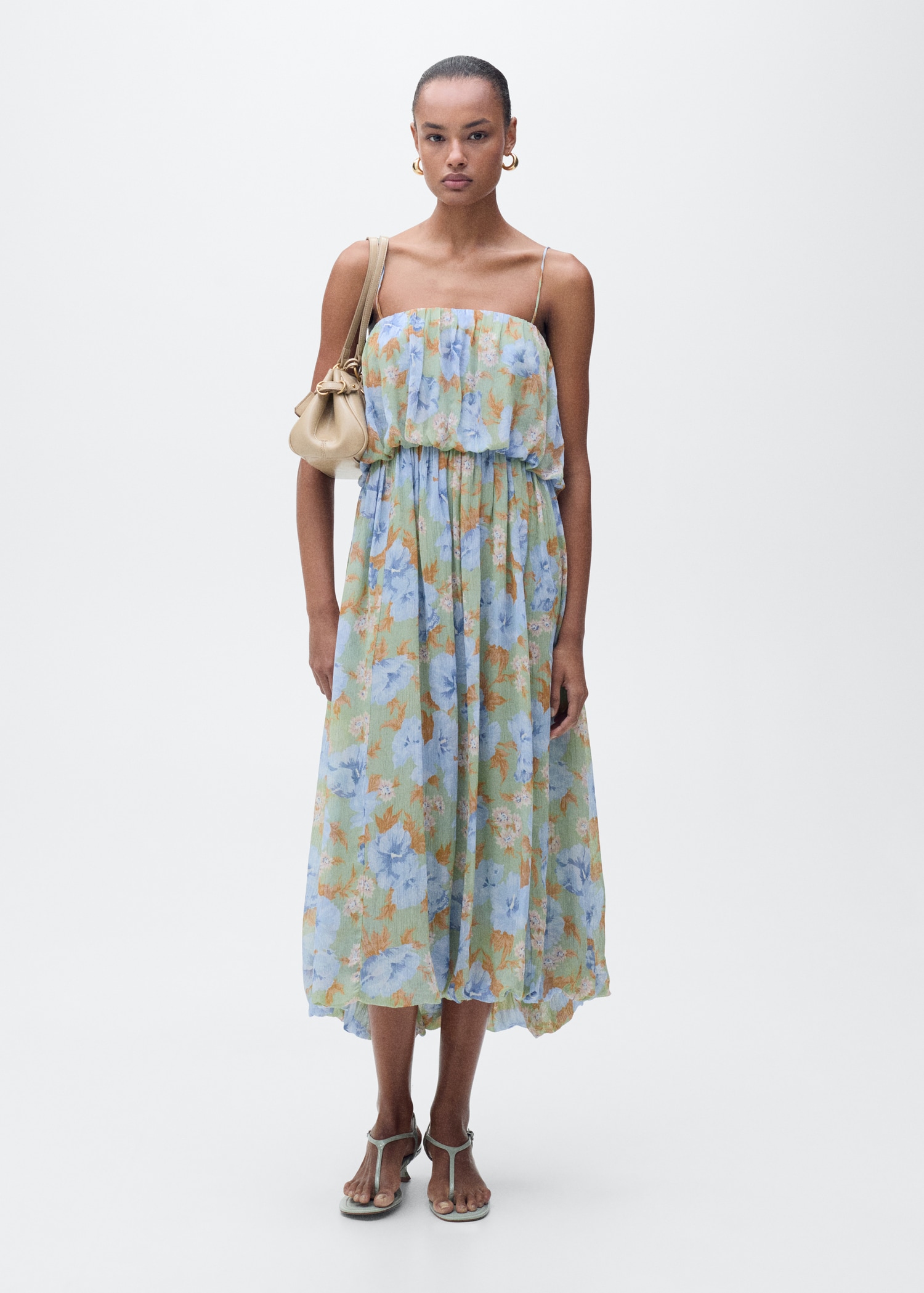 Vestido floral cintura fruncida - Plano general