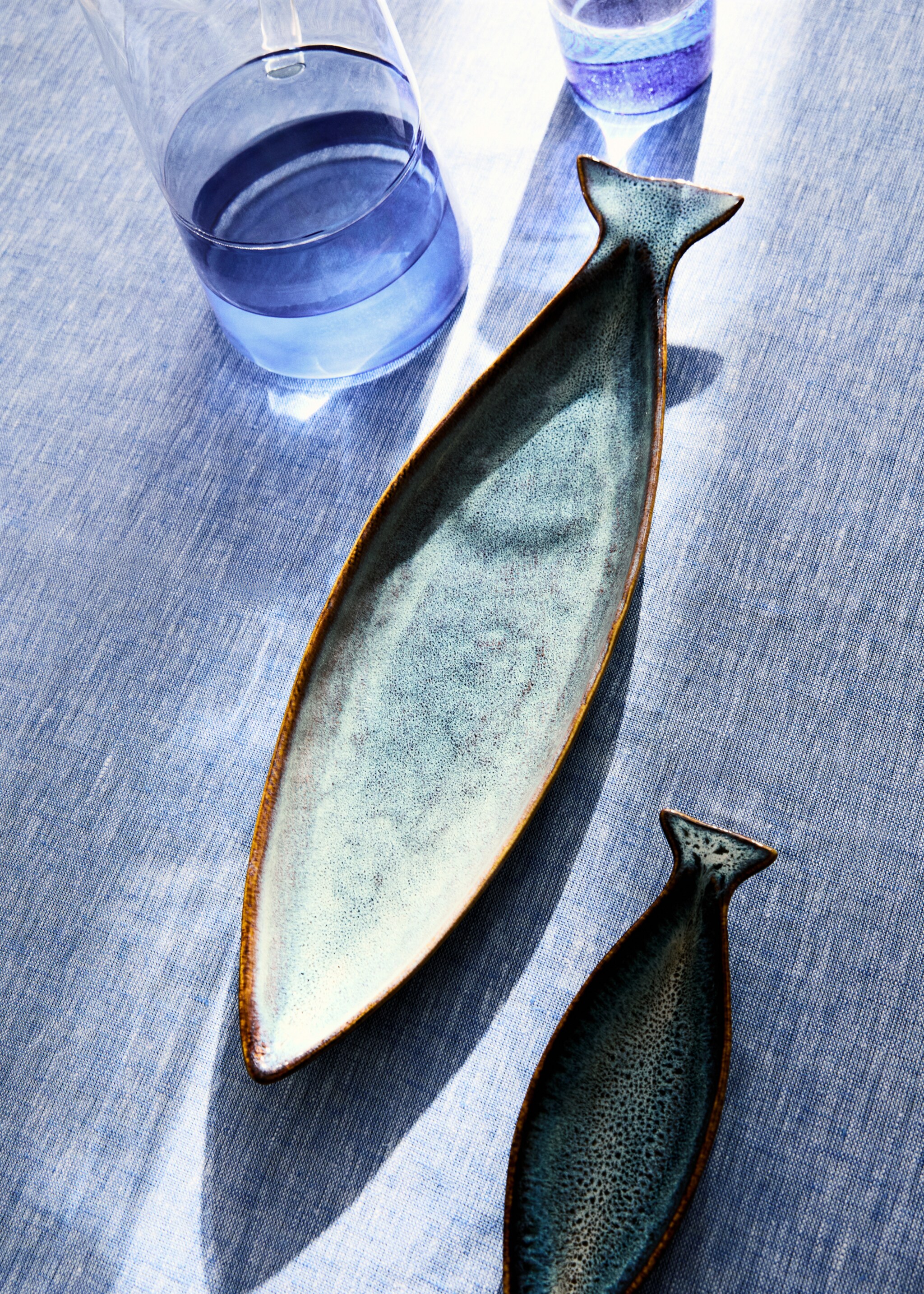 Large sardine stoneware serving dish - General plane