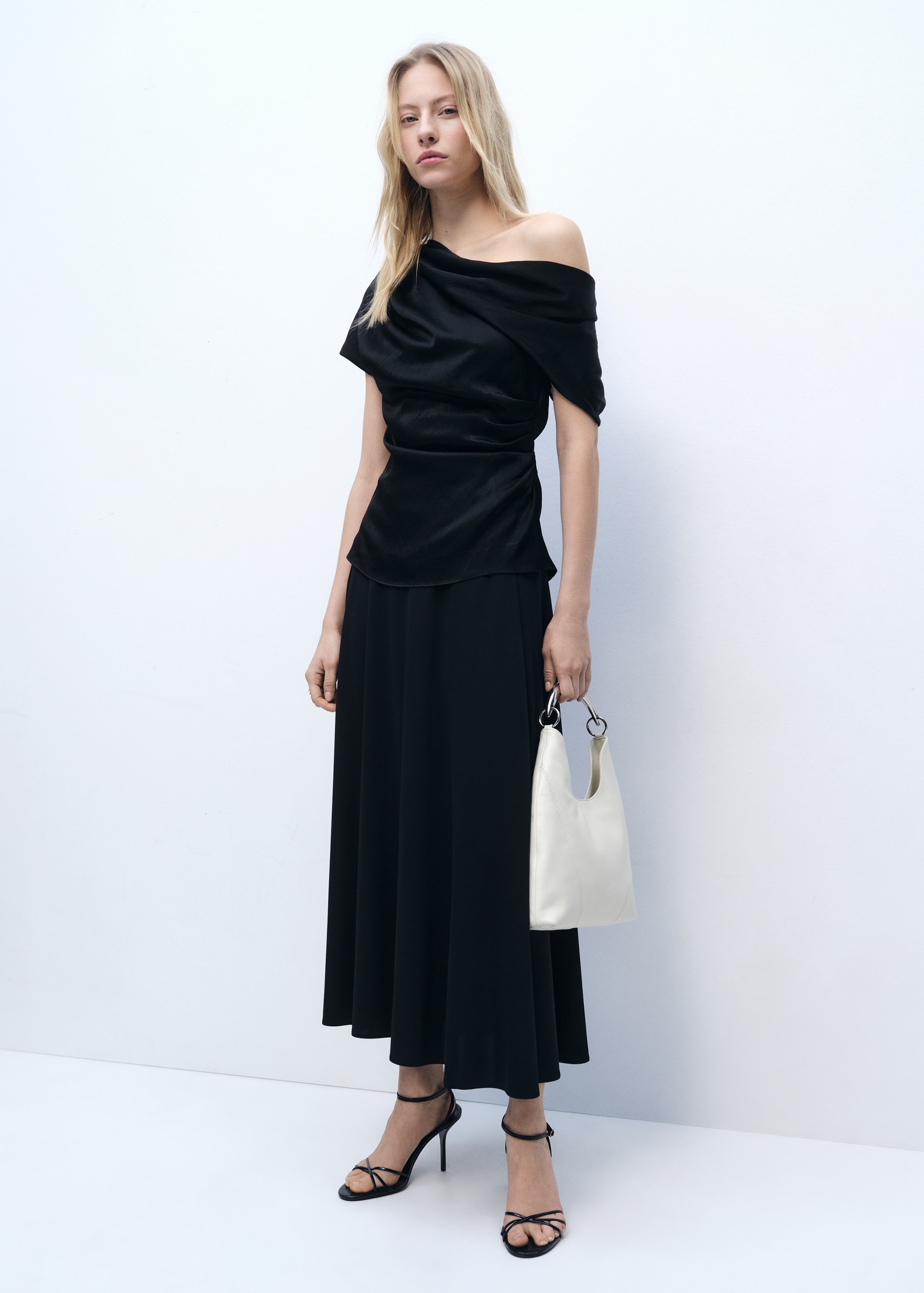 Short-sleeved draped blouse - General plane