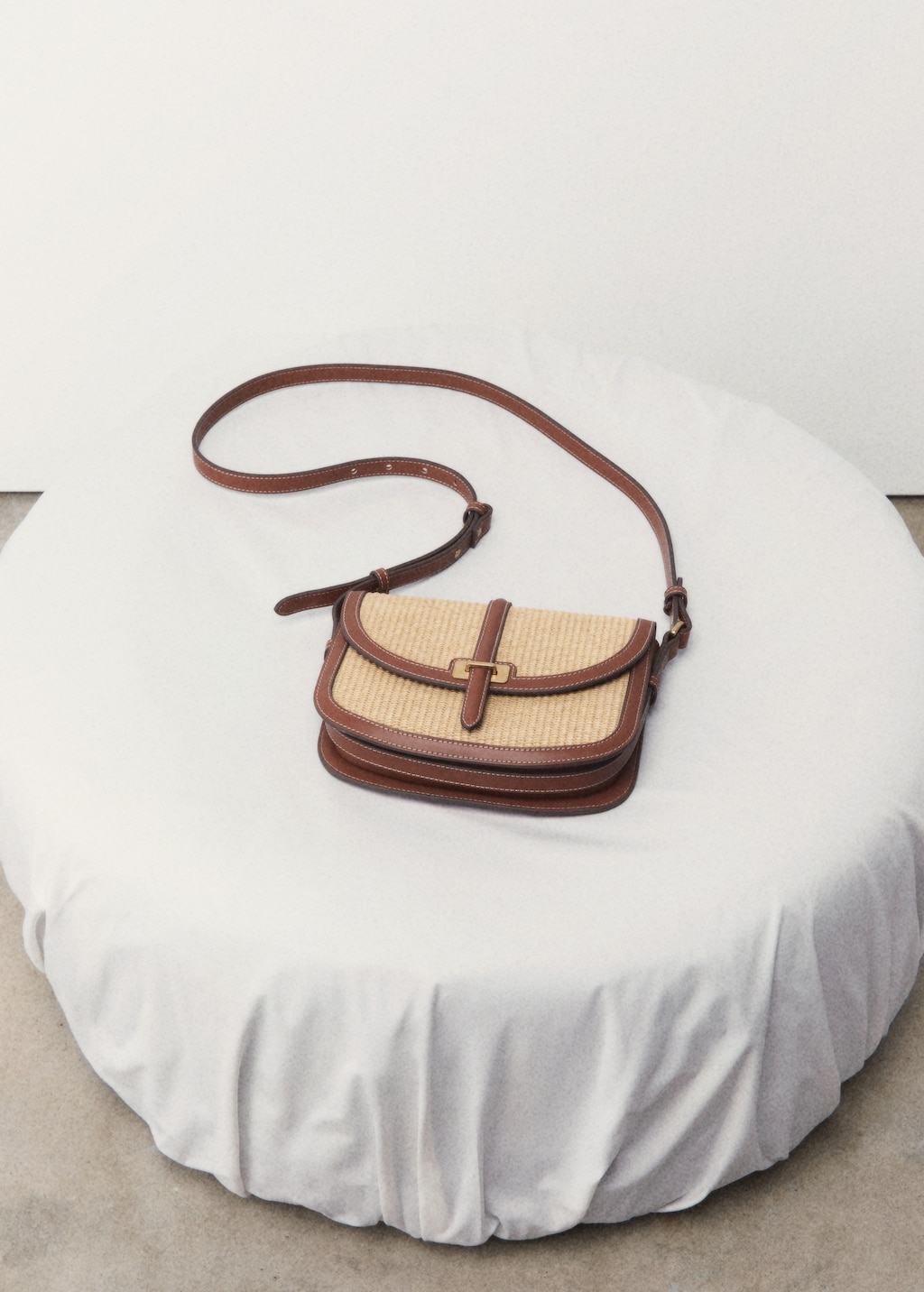 Raffia-effect shoulder bag