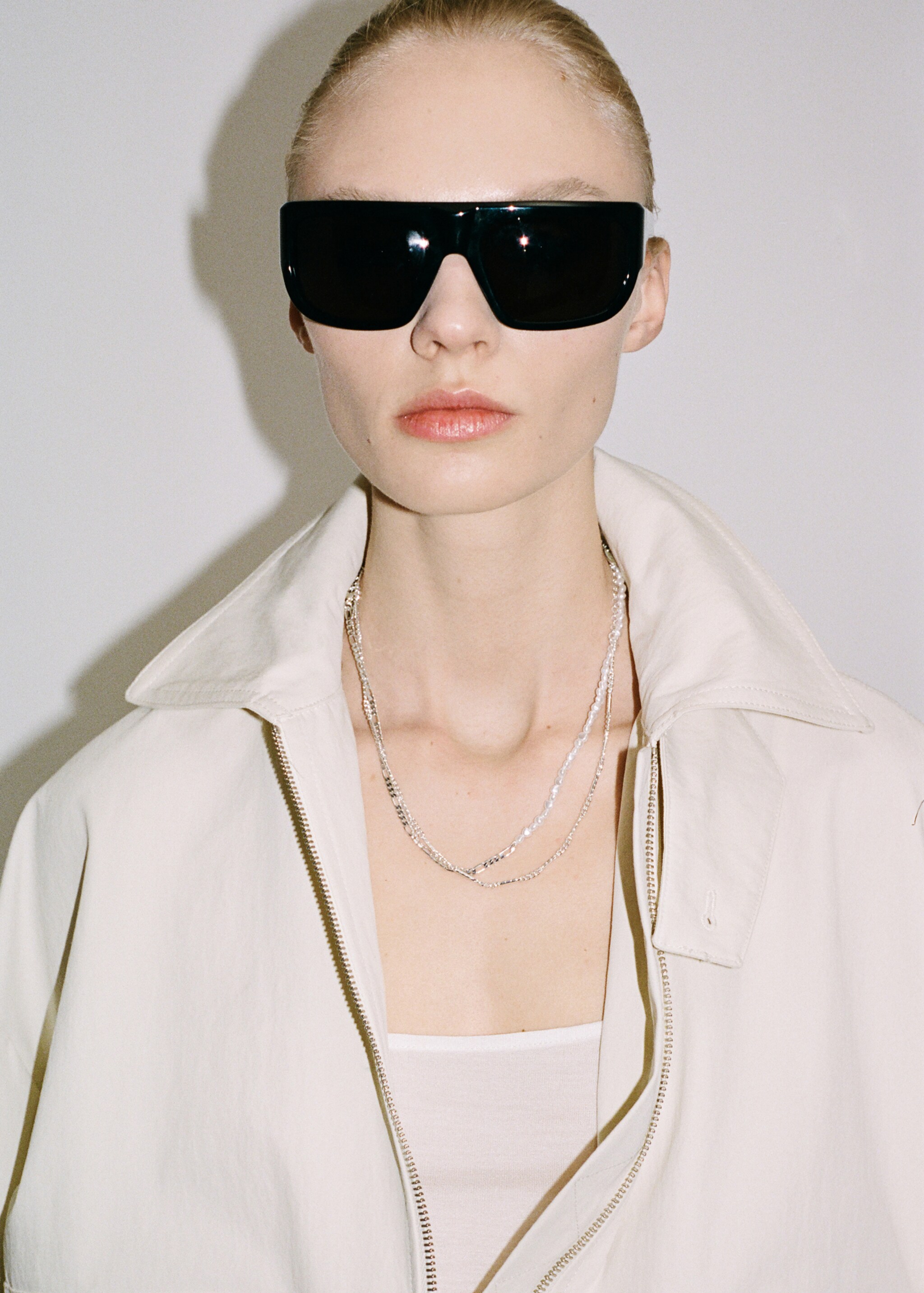Double pearl chain necklace - General plane