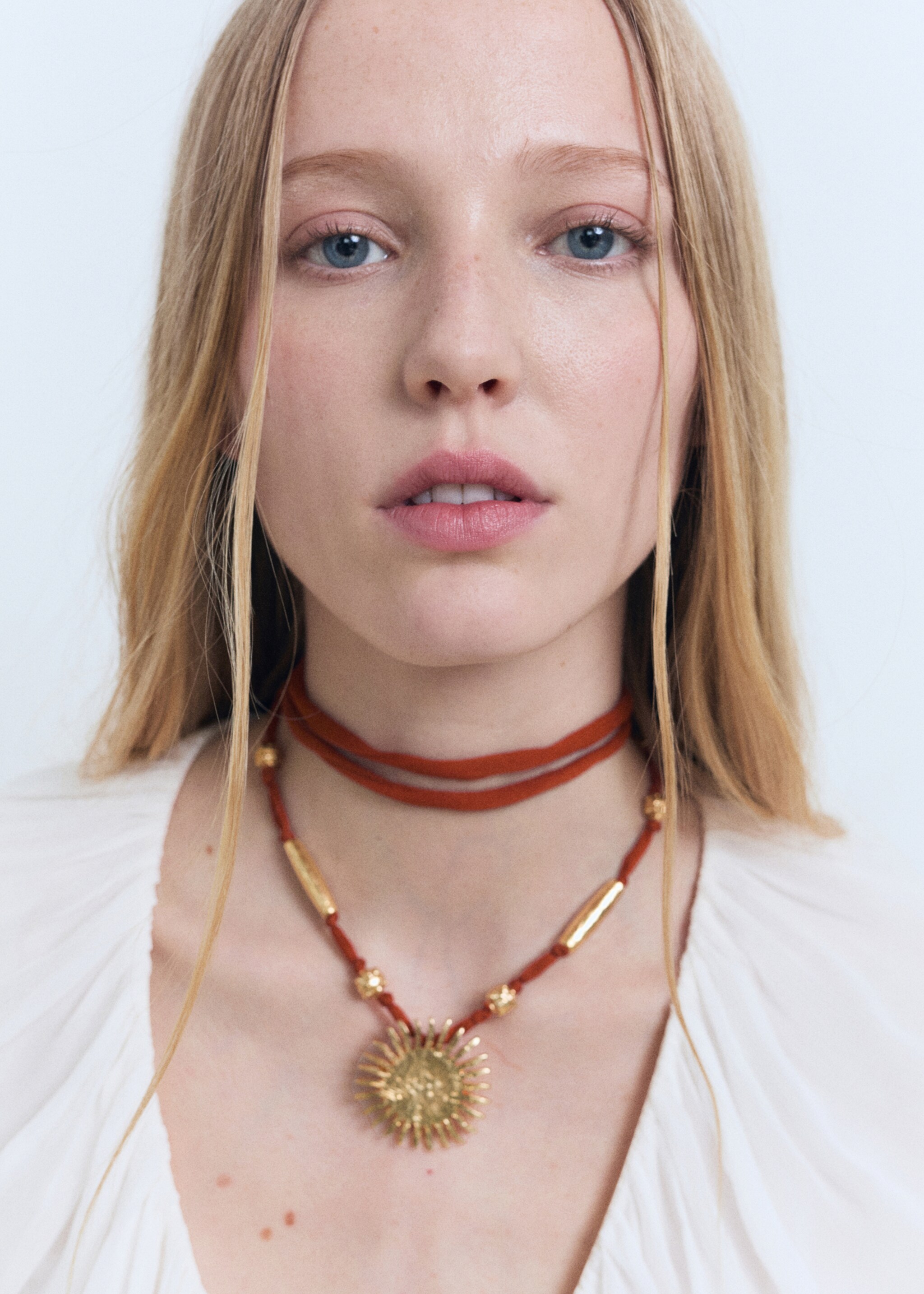 Bead necklace with sun detail - General plane