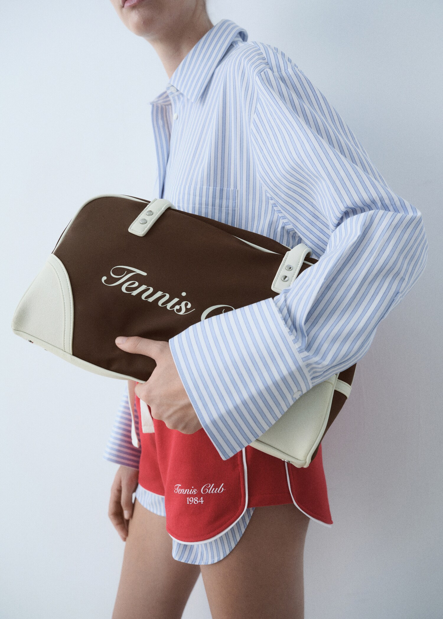Sac bandoulière contrasté avec message imprimé - Plan général