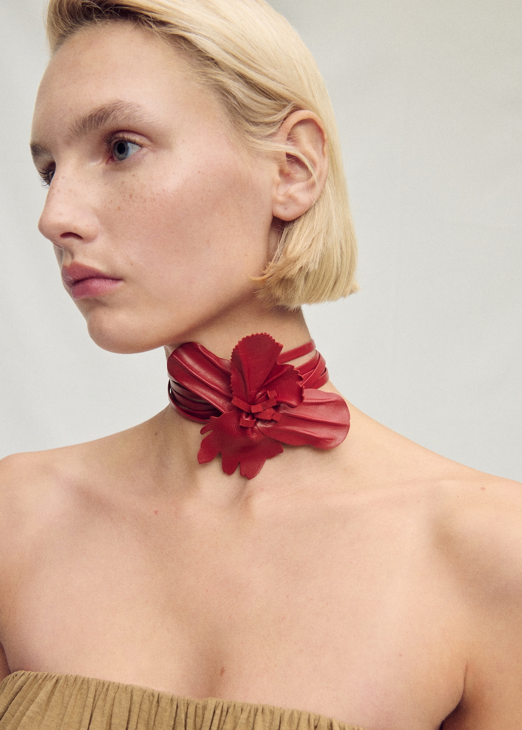 Thin leather belt with flower detail - Women | MANGO United Kingdom