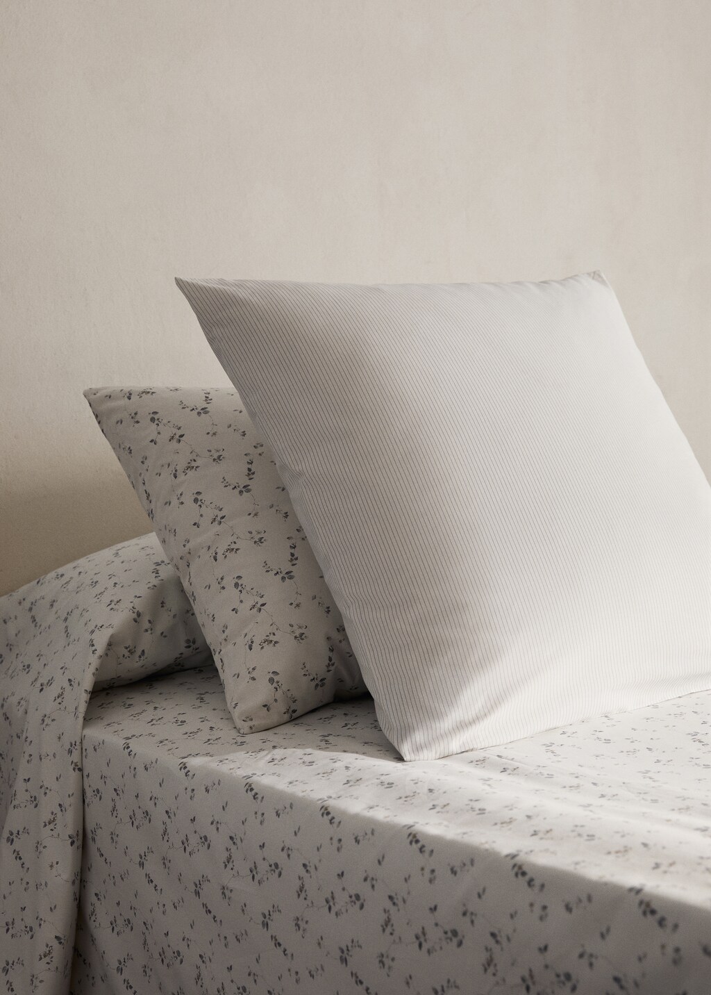Two percale cotton fine-stripe pillowcases 60x60 cm