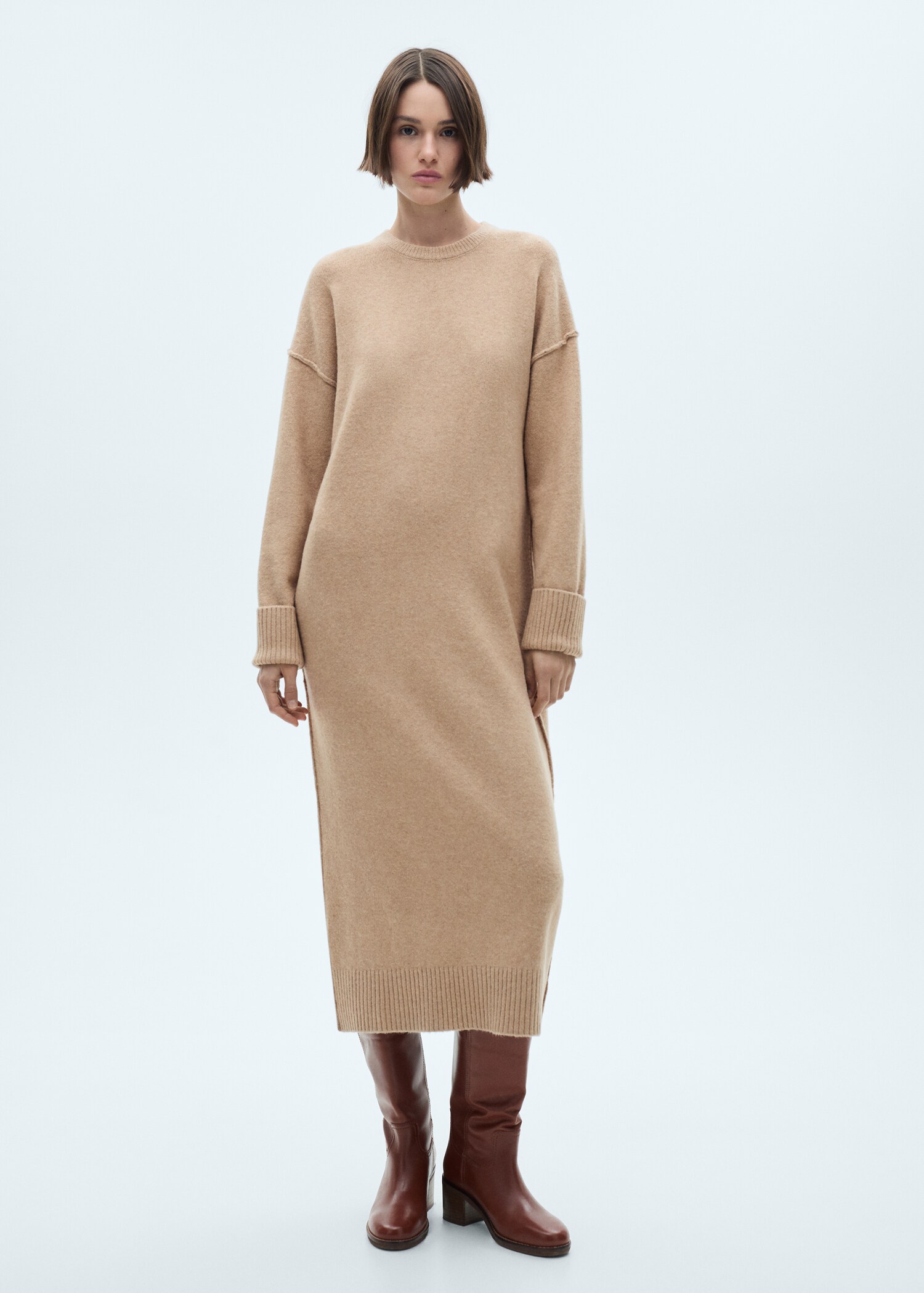 Rochie din tricot cu terminații ripsate - Plan general