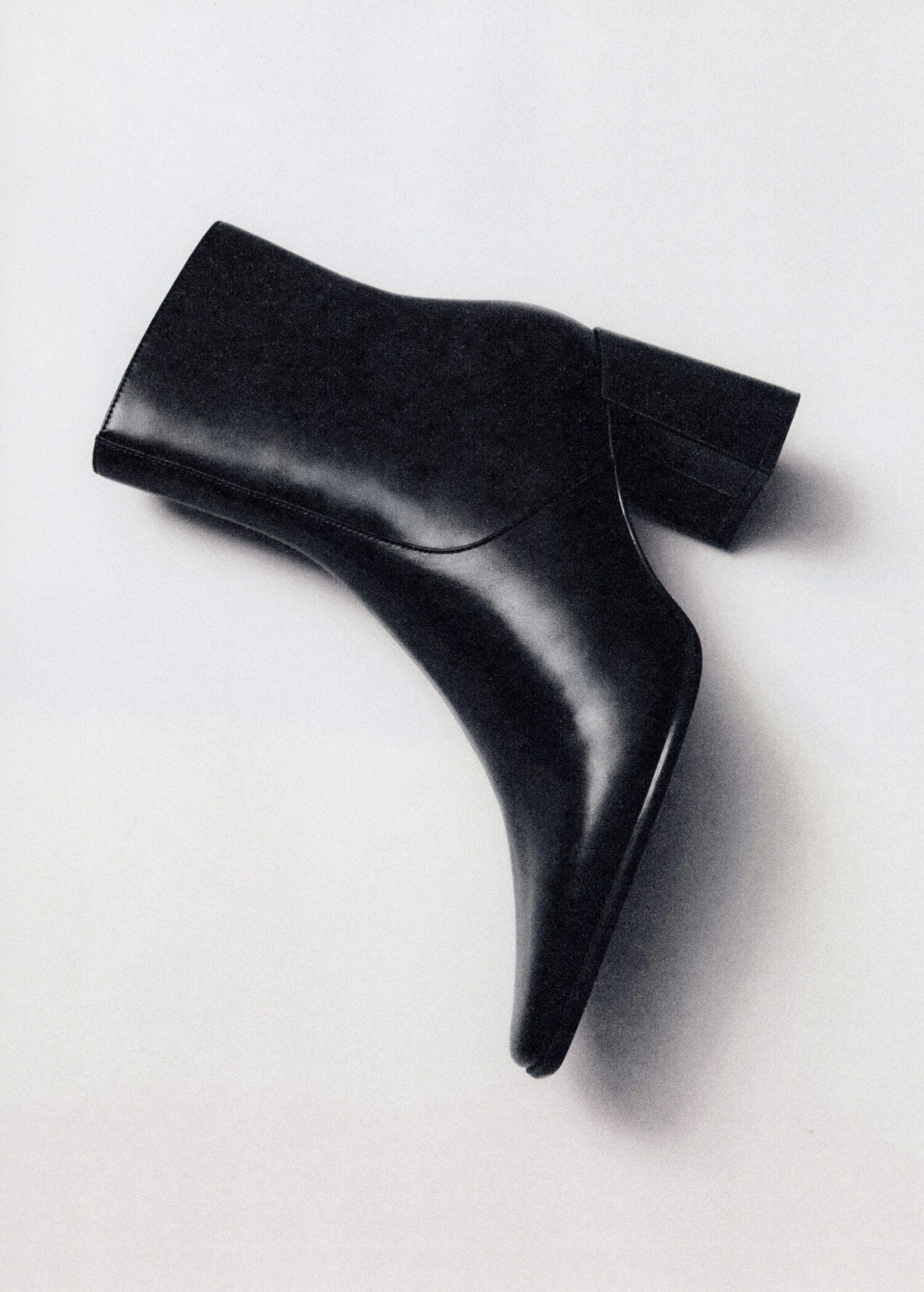 Ankle boots with block heel - General plane