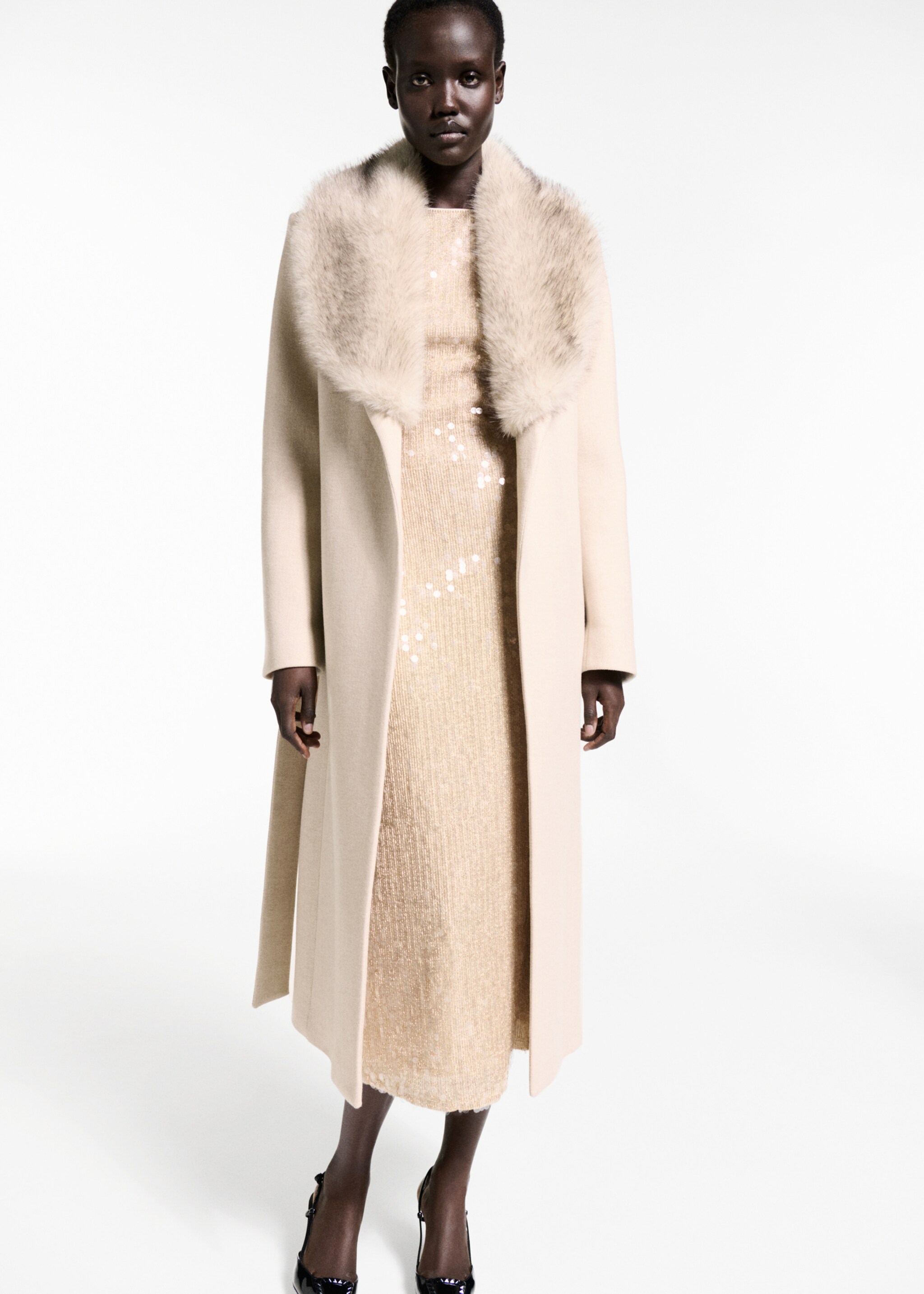 Butter wool coat with detachable collar - General plane