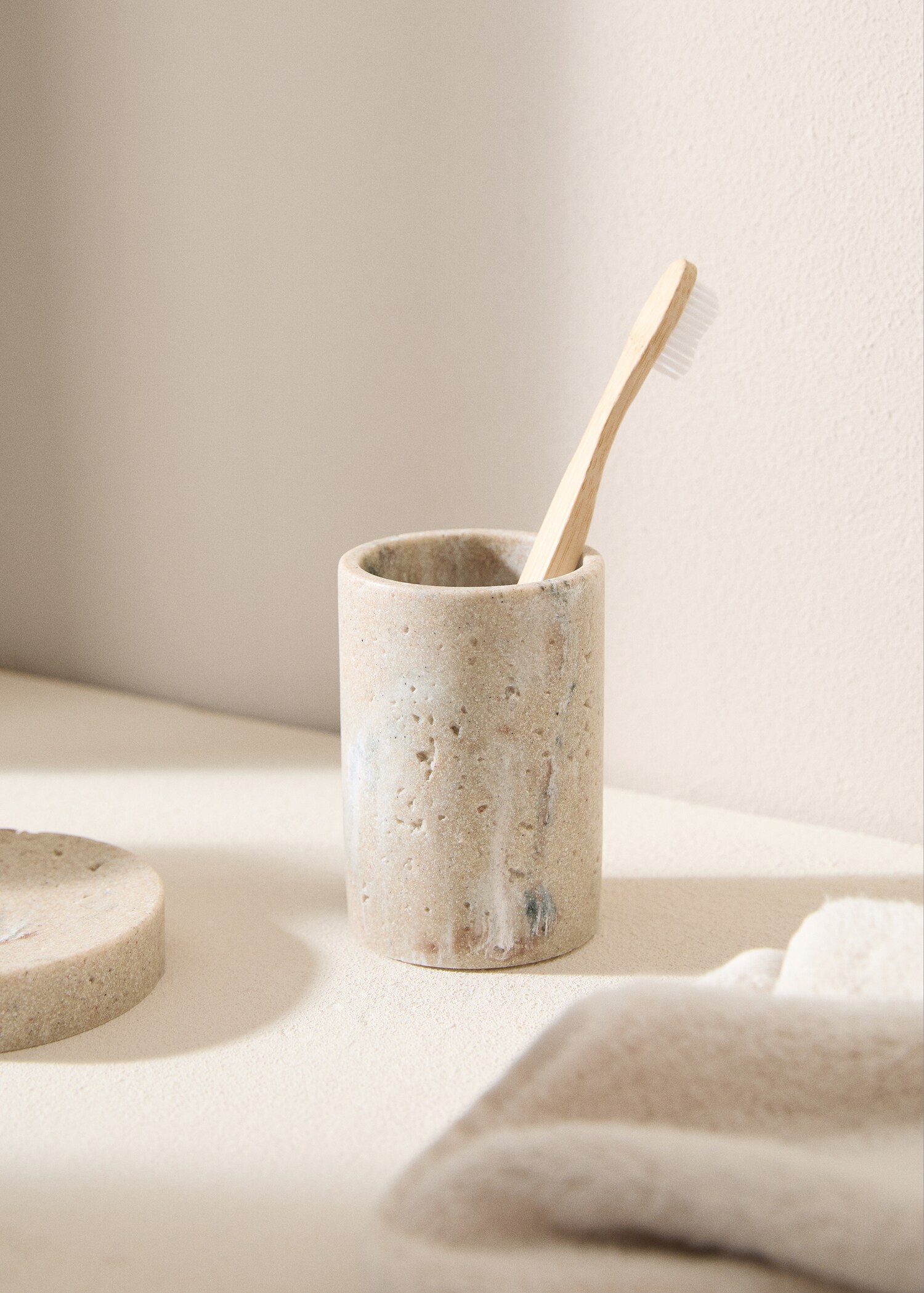 Becher aus Kunstharz mit Marmor-Effekt für das Bad - Allgemeine Ansicht