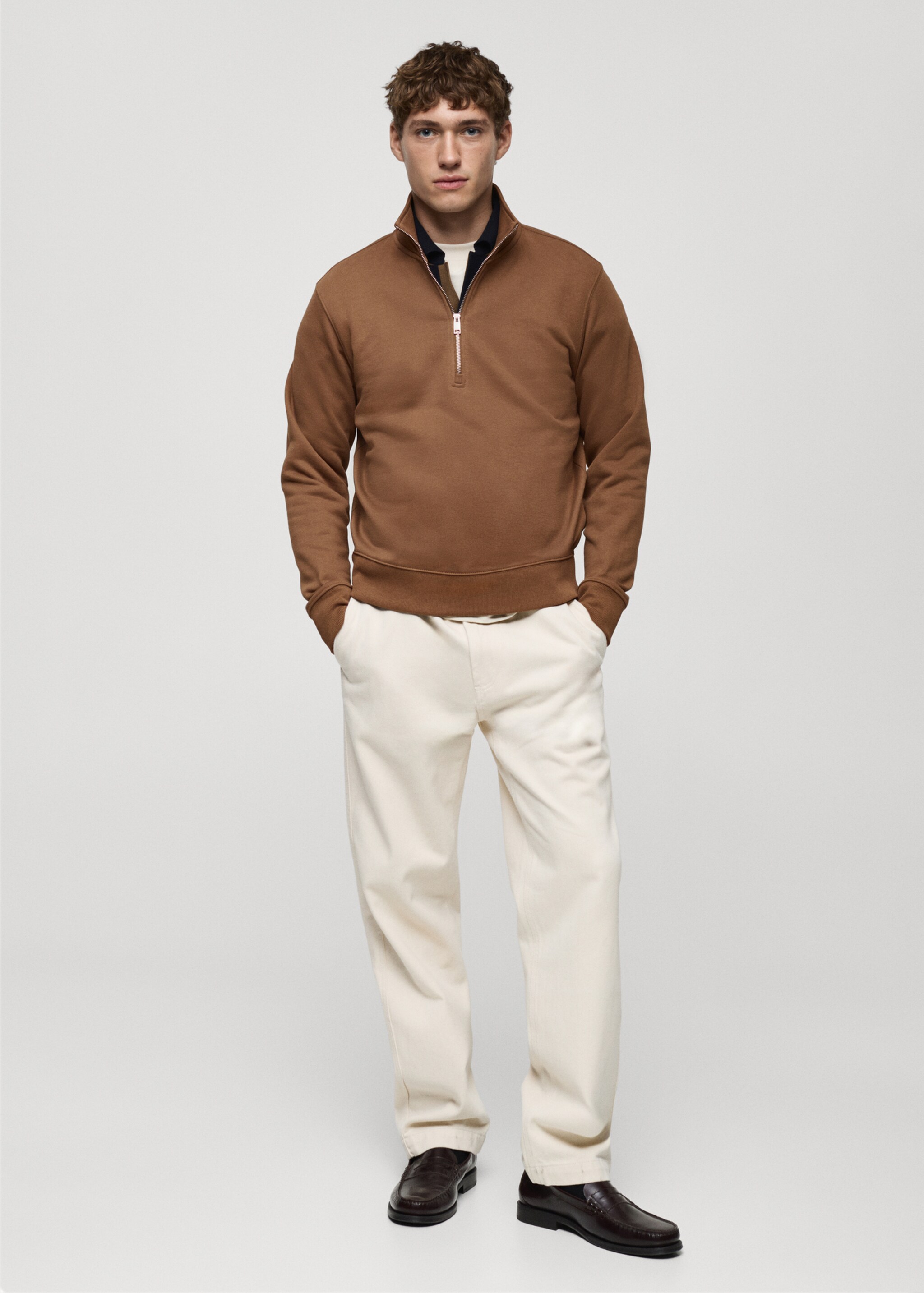 Sudadera regular fit cuello cremallera - Plano general