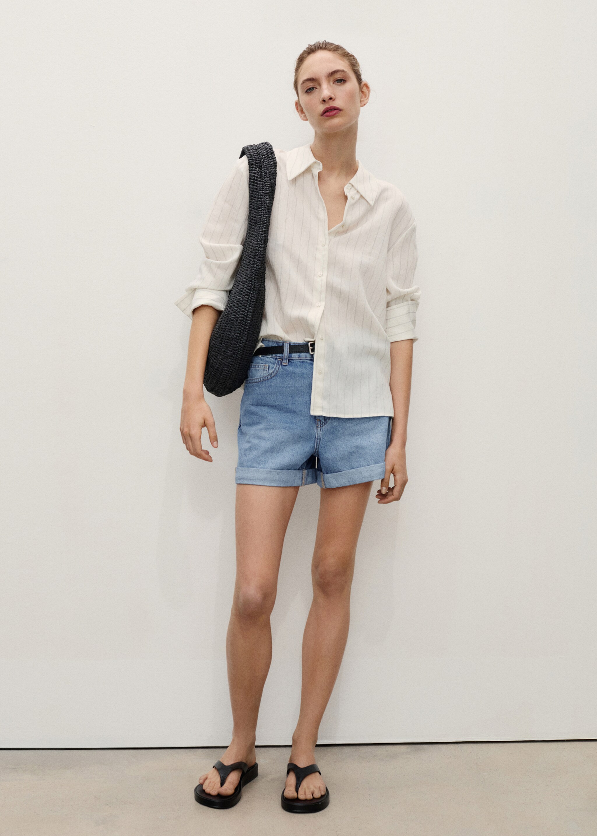 Shorts denim mom-fit tiro alto - Plano general