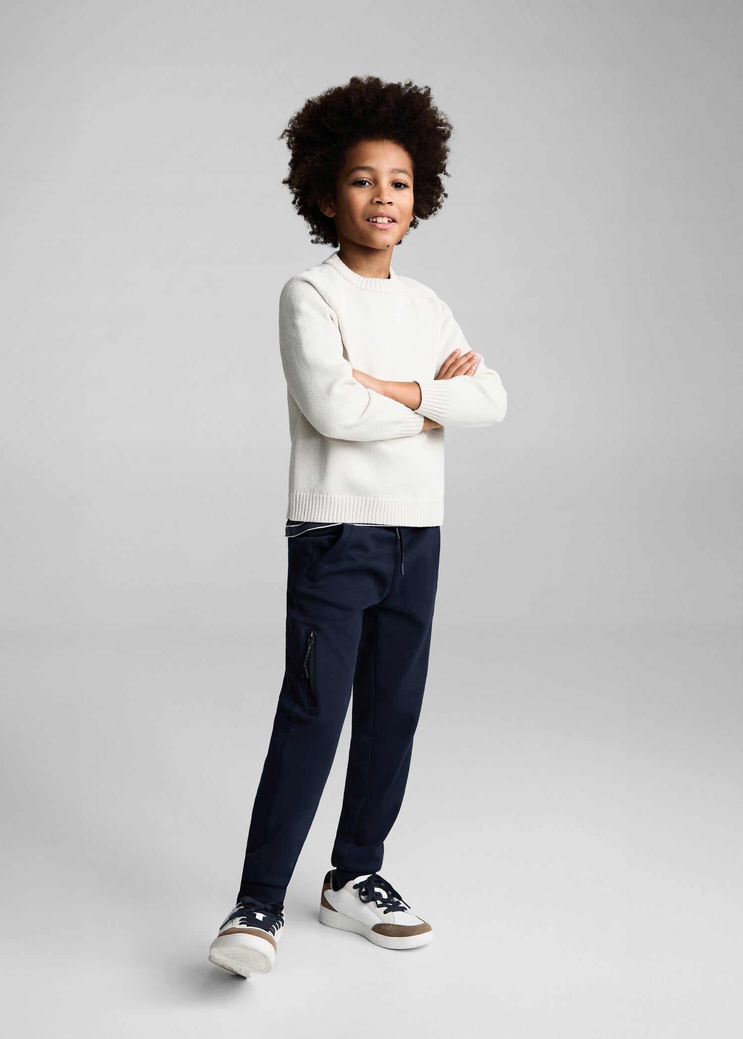 Jogger trousers with elastic waist - General plane