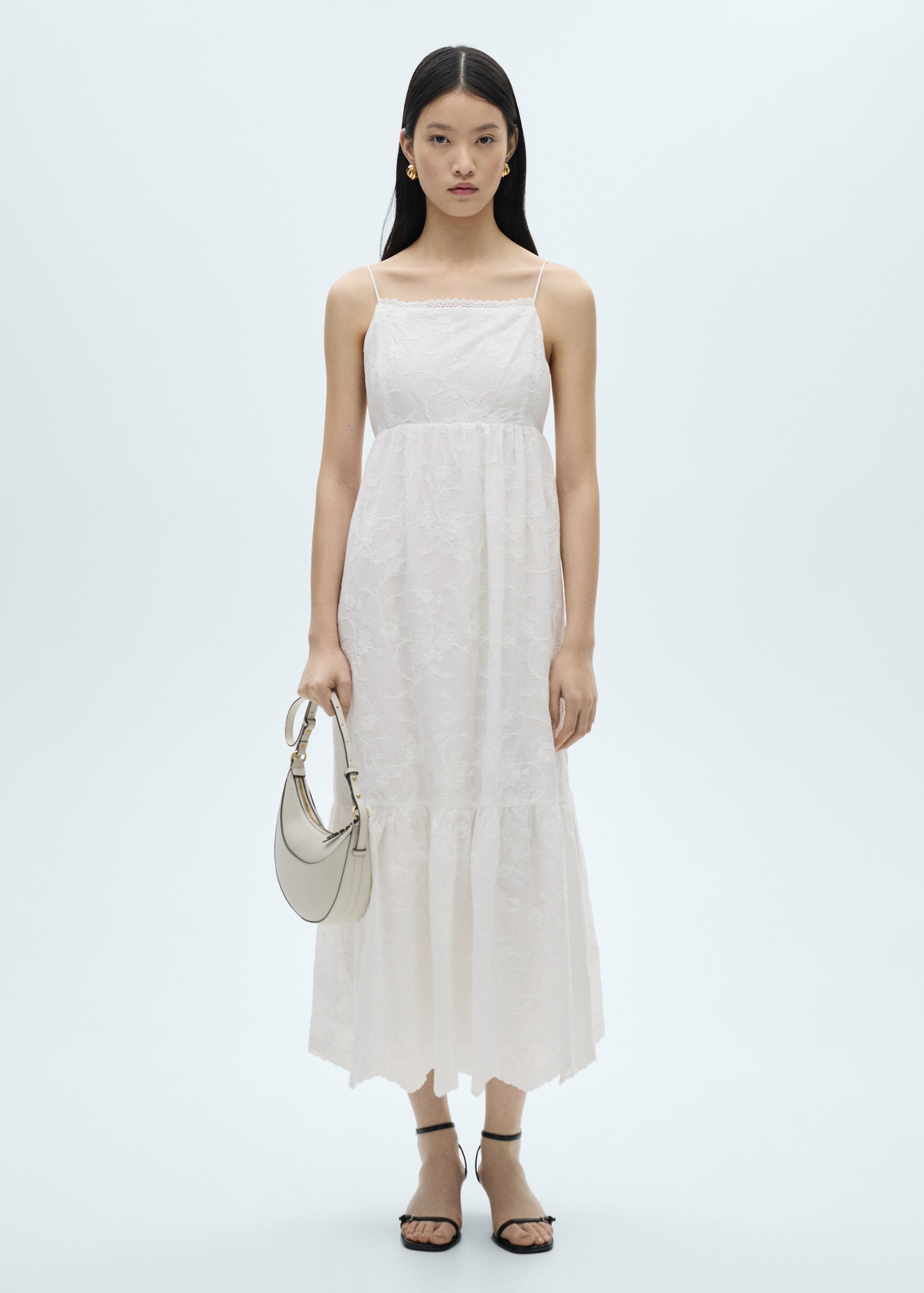 Vestido tirantes bordado floral - Plano general
