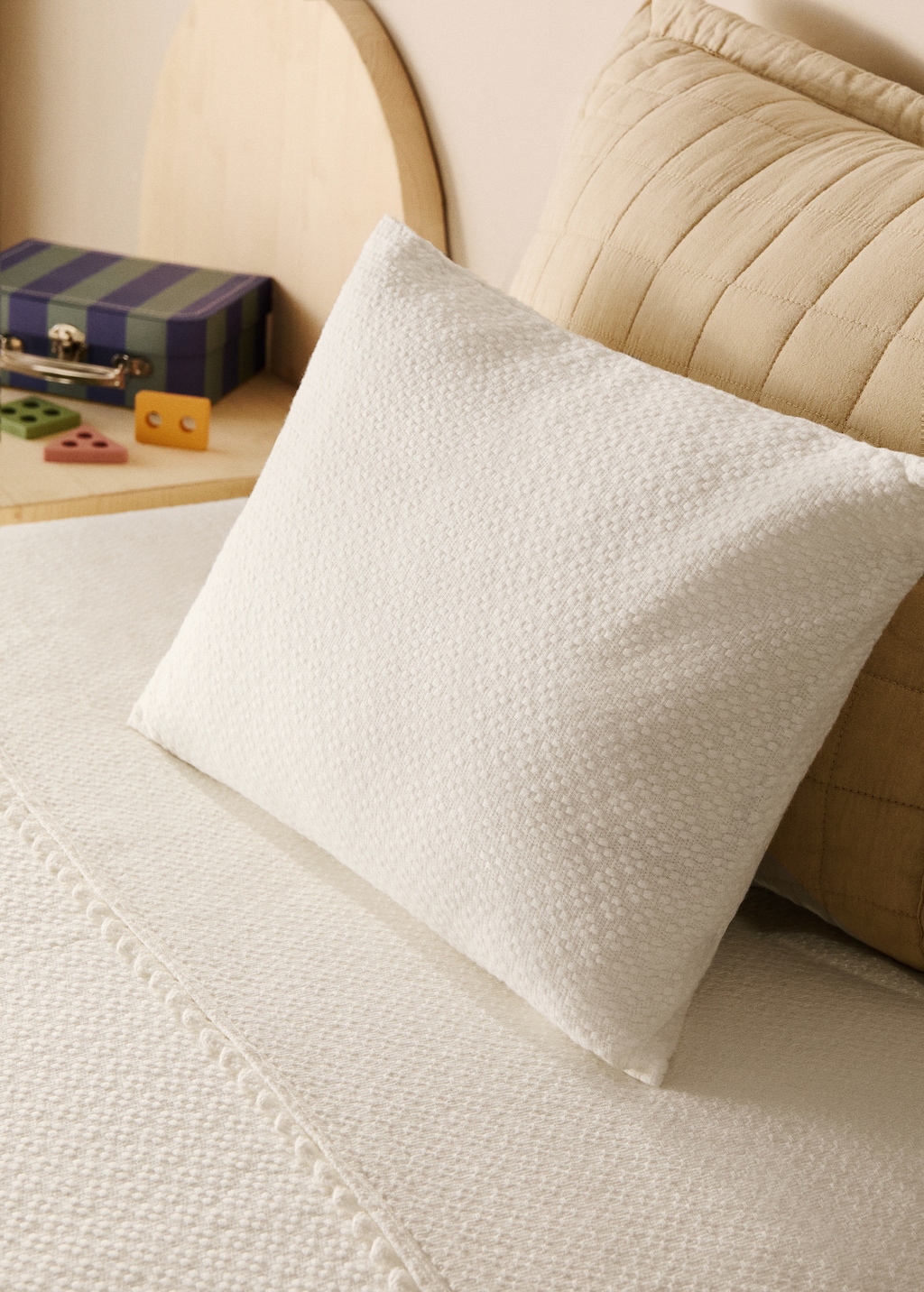 Bed cushion cas jazmin