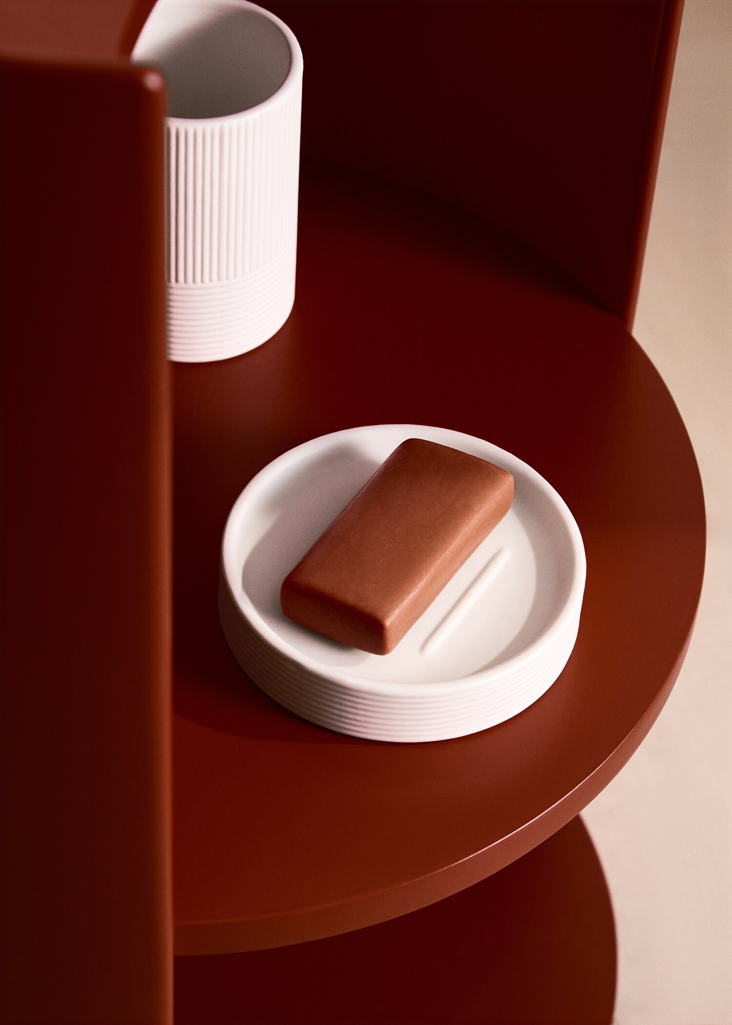 Stoneware soap dish with relief - General plane